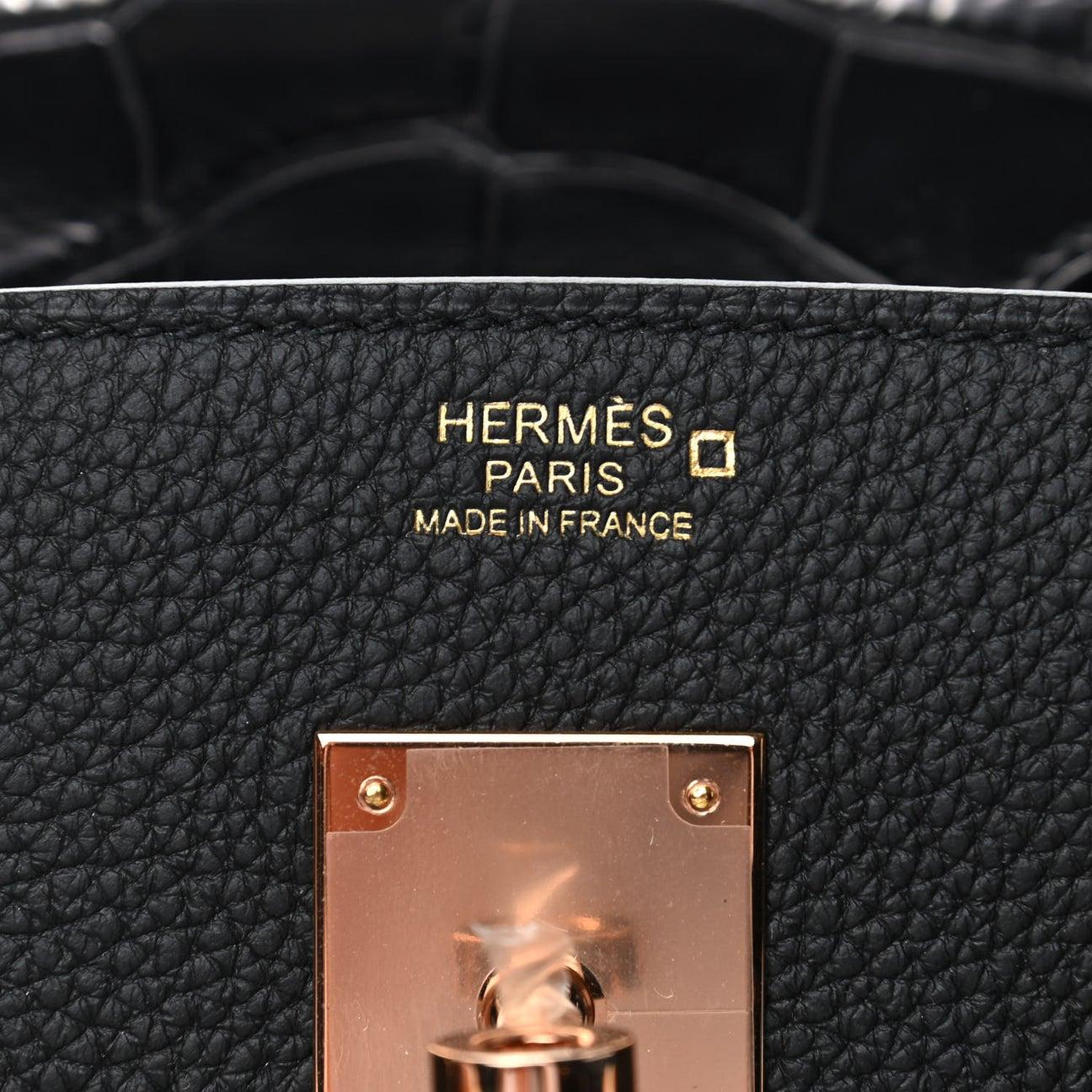 New Condition
From 2020 Collection
Togo Leather
Alligator
Rose Gold Hardware
Measures 11.5