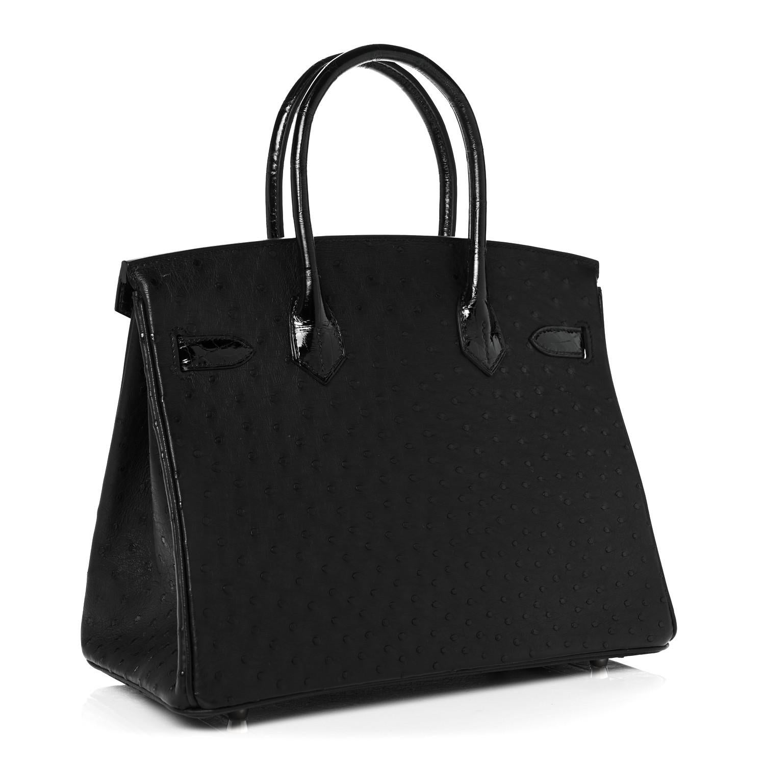 Neuer Condit
Aus der Collection'S 2021
Strauß
Glänzender Alligator
Goldene Hardware
Maße: 12