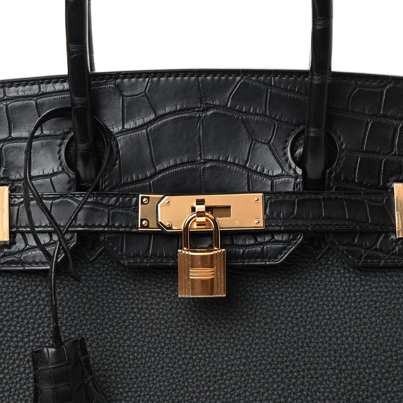 New Condition
From 2020 Collection
Togo Leather
Matte Alligator
Gold Hardware
Measures 11.5