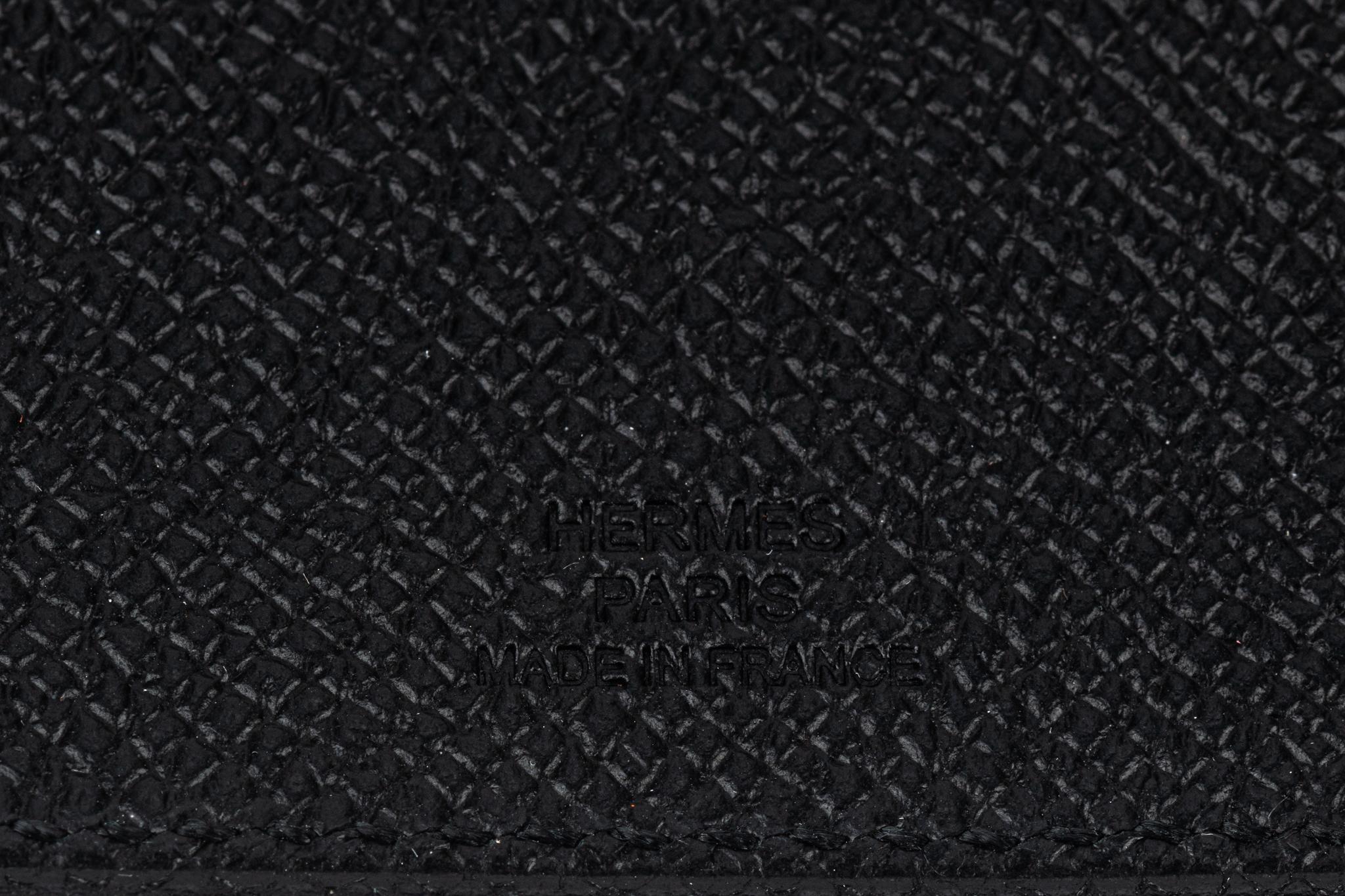 Women's or Men's Hermès New Black Epsom Passport Cover For Sale