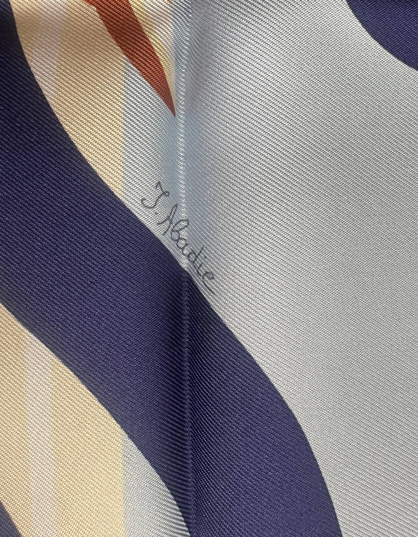 Hermes NUOVO Bleu Marin/ Jaune Vif Le Reve de Julia Sciarpa di seta 90cm In condizioni Nuovo in vendita a New York, NY
