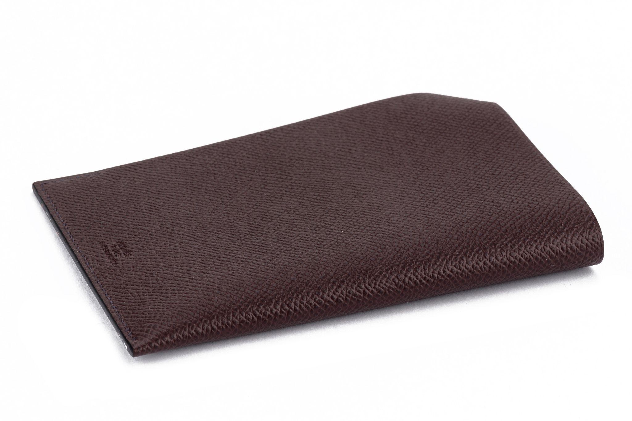 Women's or Men's Hermès New Brown Epsom Passport Holder For Sale