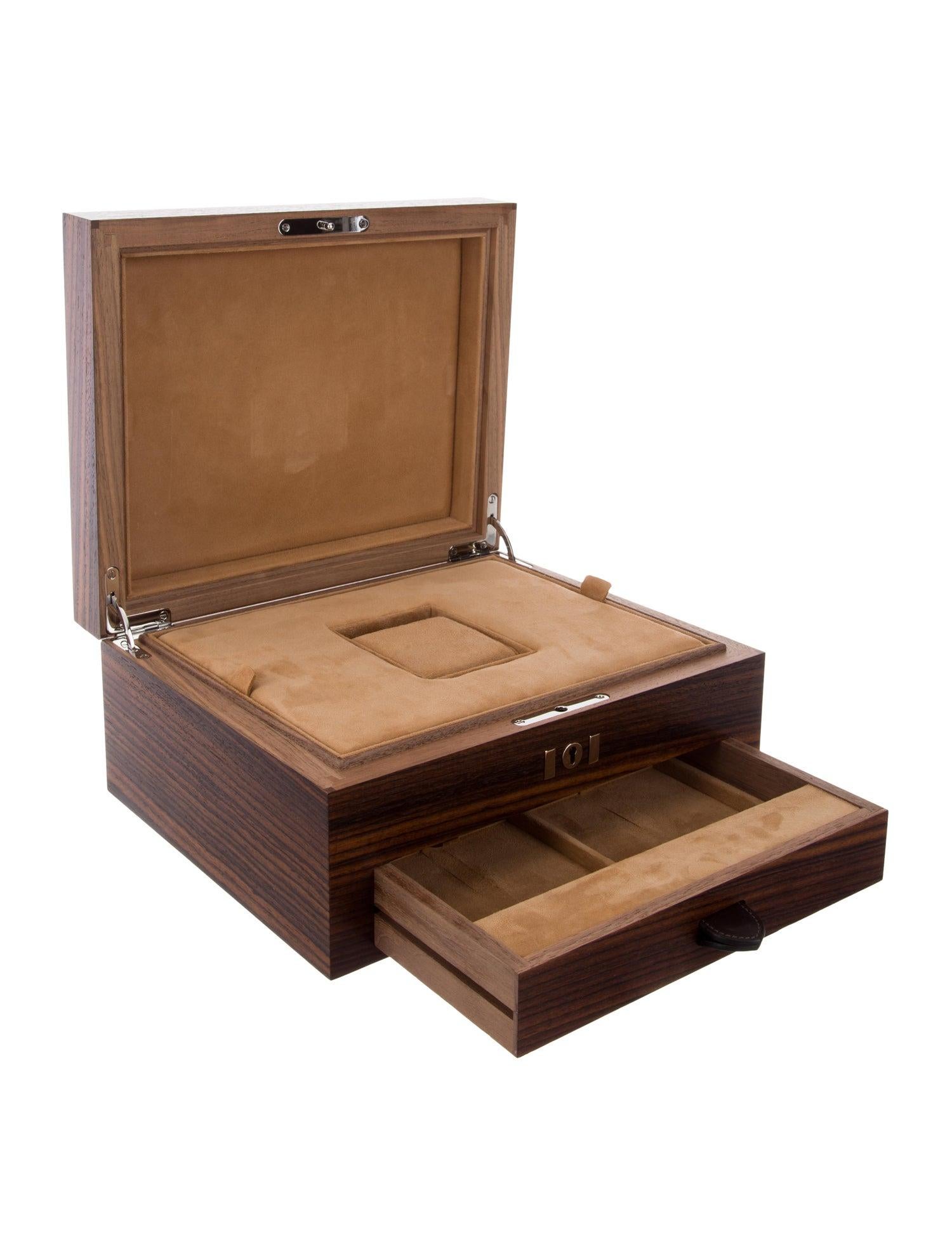 Hermes NEW Brown Wood 'H' Men's Women's Jewelry Vanity Storage Trunk Box in Box

Wood
Suede lining
Features three compartments
Signed Hermes
Includes original key and box