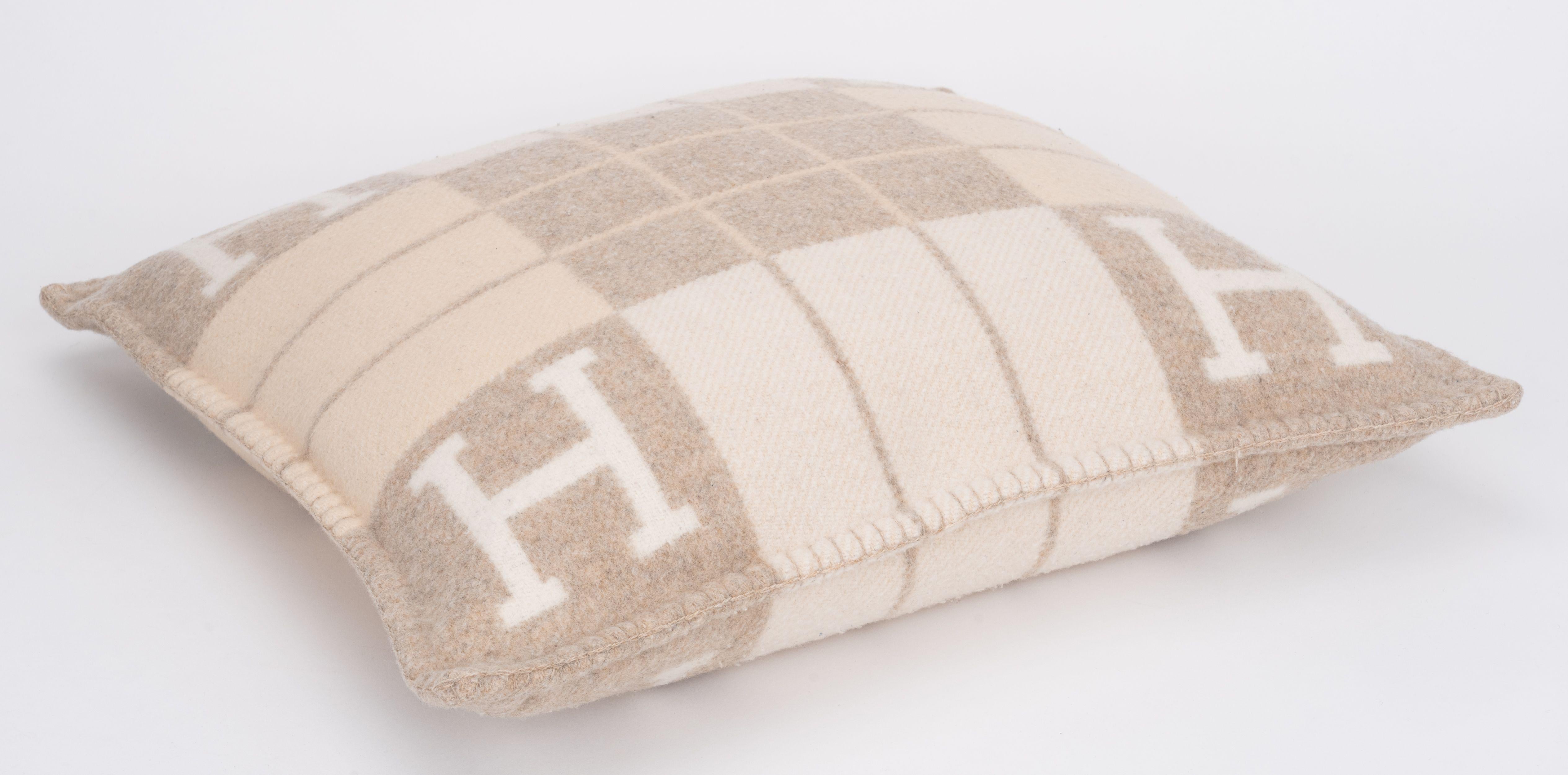 Beige Hermès New  Cuscino Avalon crema in vendita