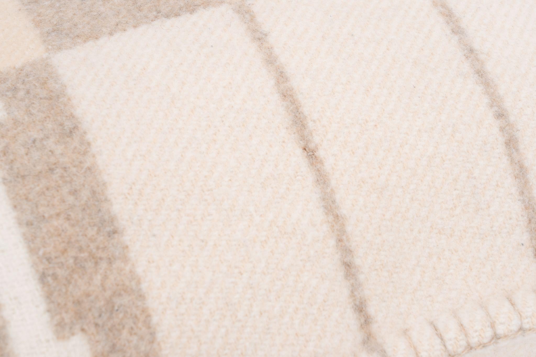 Hermès New  Cuscino Avalon crema In condizioni Nuovo in vendita a West Hollywood, CA