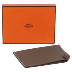 Hermès New Etoupe Epsom Passport Holder