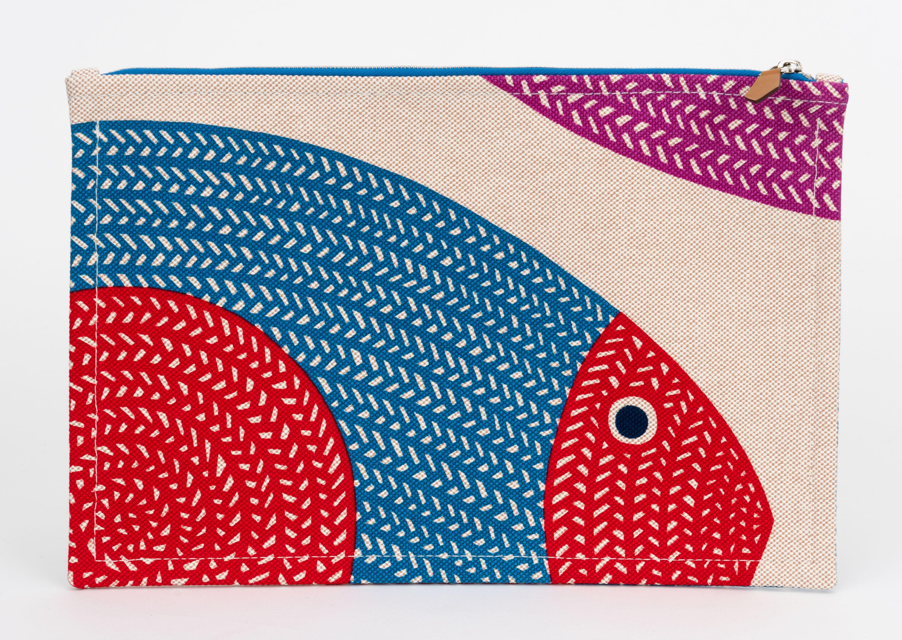 Beige Hermès New Fish Toile Pochette Unisex in vendita