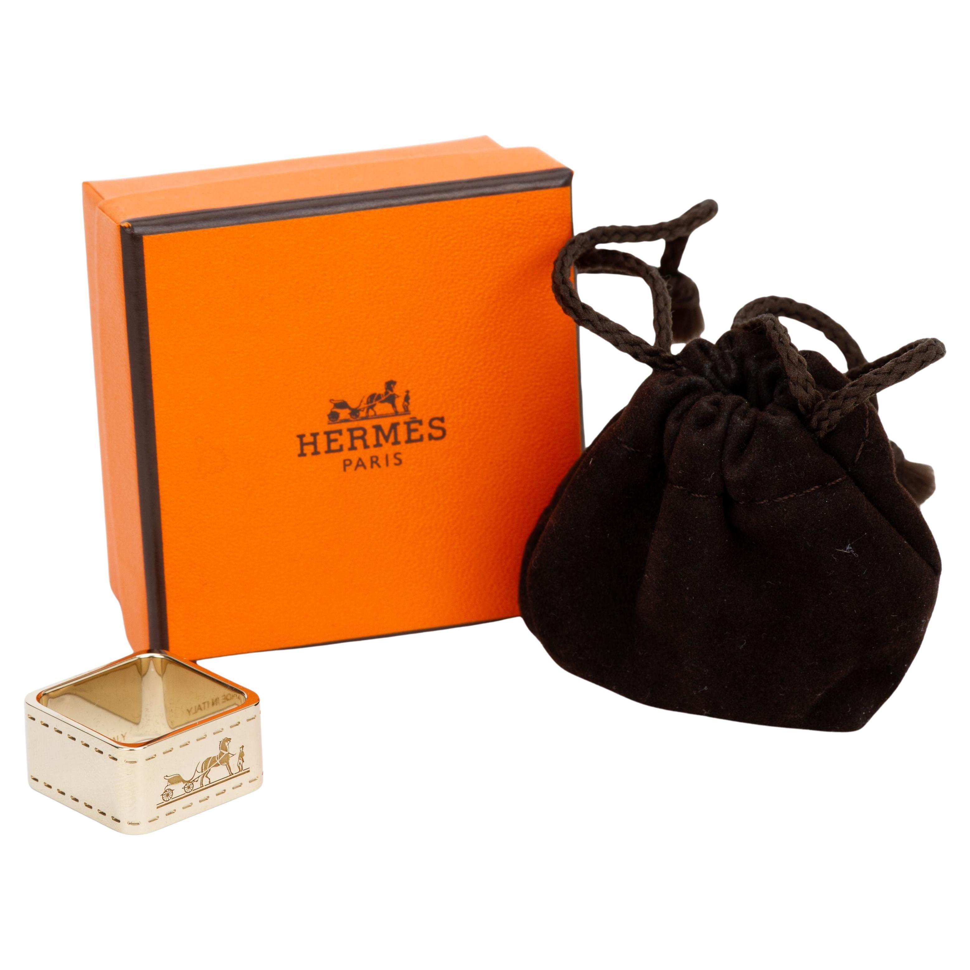 Hermès New Gold "Bolduc" Scarf 90 Ring For Sale