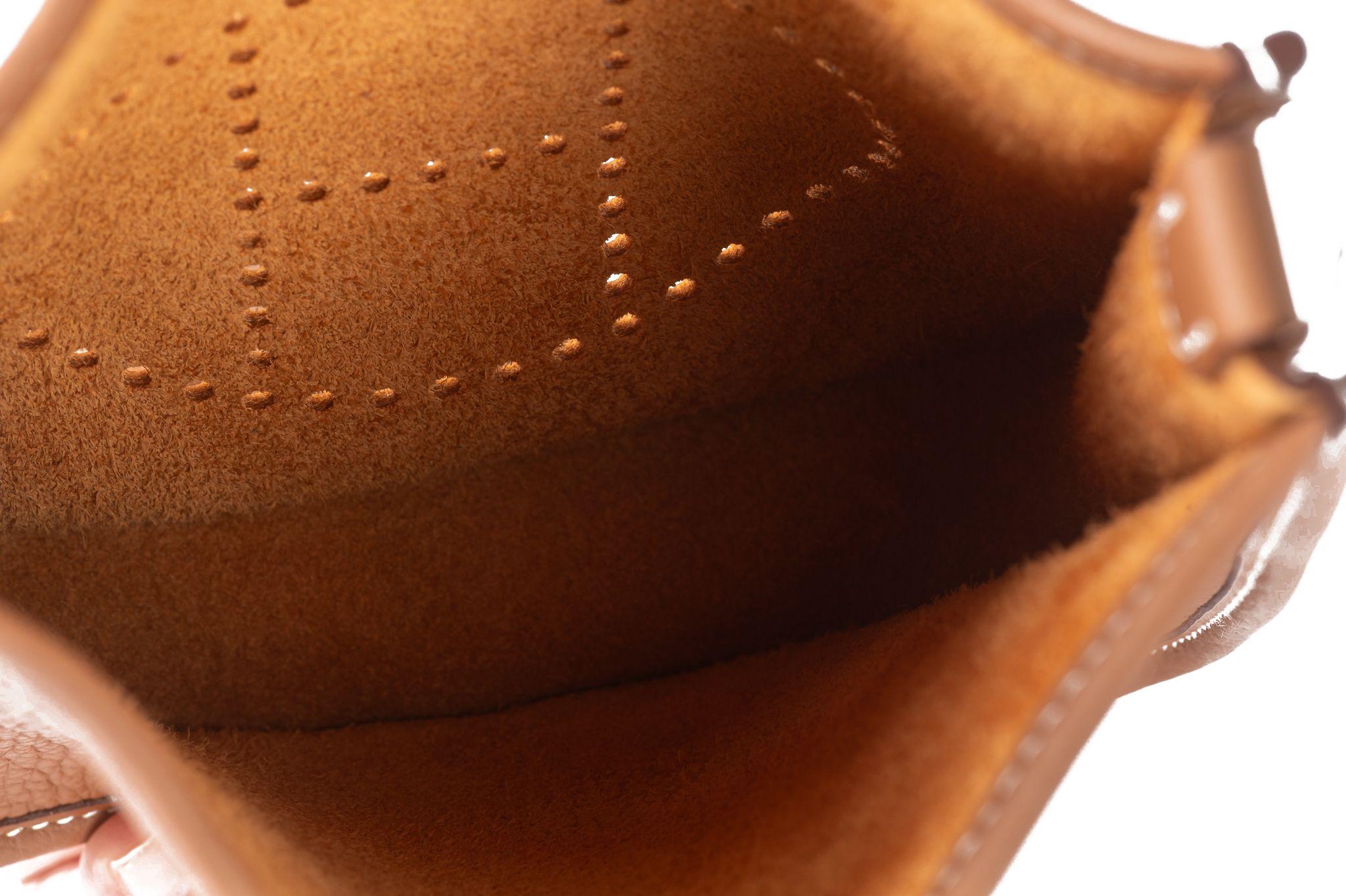 Hermès New Gold Mini Evelyne Bag in vendita 5