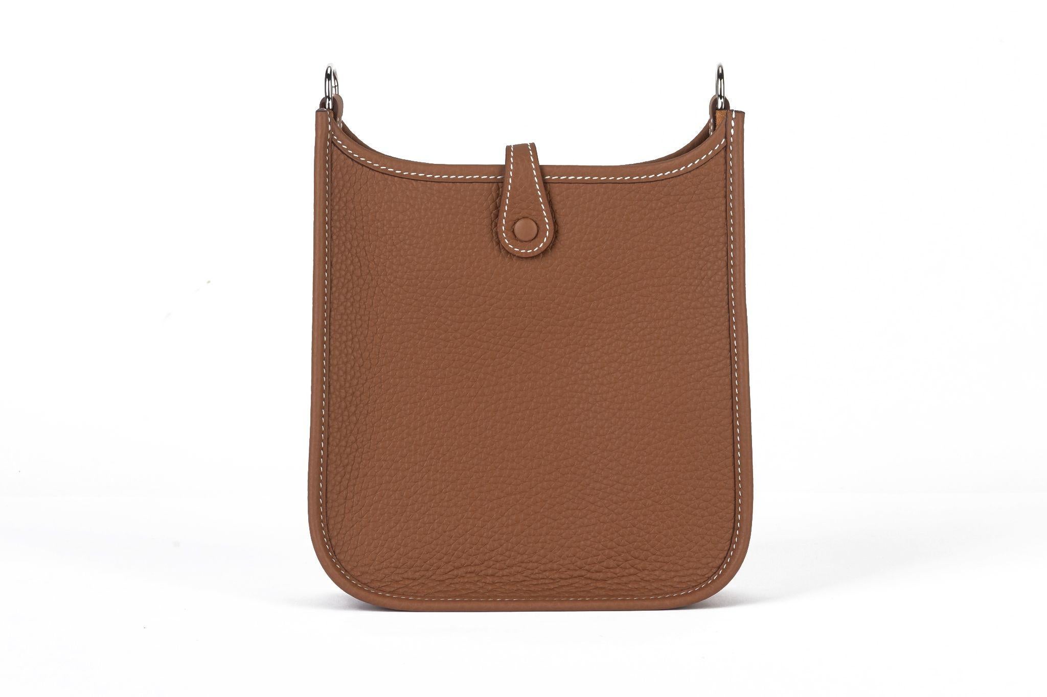 Hermès New Gold Mini Evelyne Bag in vendita 1