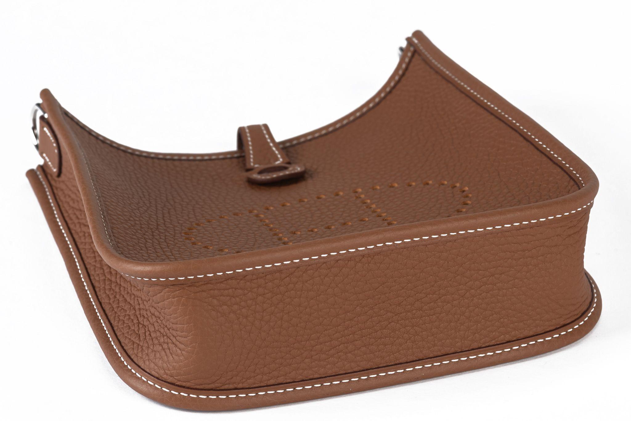 Hermès New Gold Mini Evelyne Bag in vendita 2