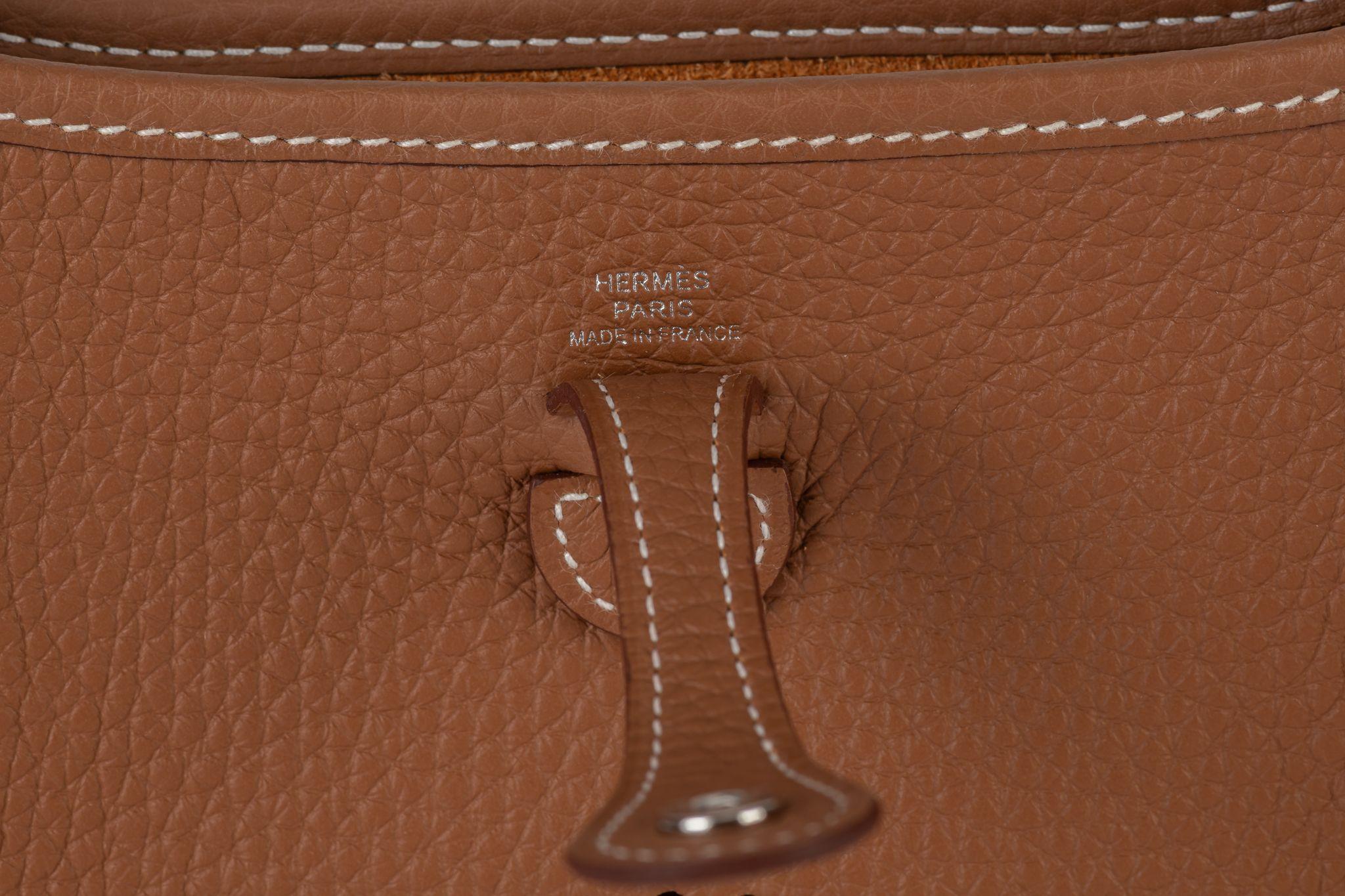 Hermès New Gold Mini Evelyne Bag in vendita 4