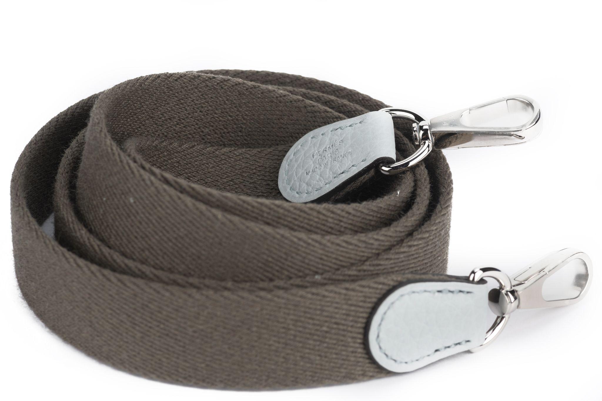 Hermes New Grey Mini Evelyne Handbag en vente 8