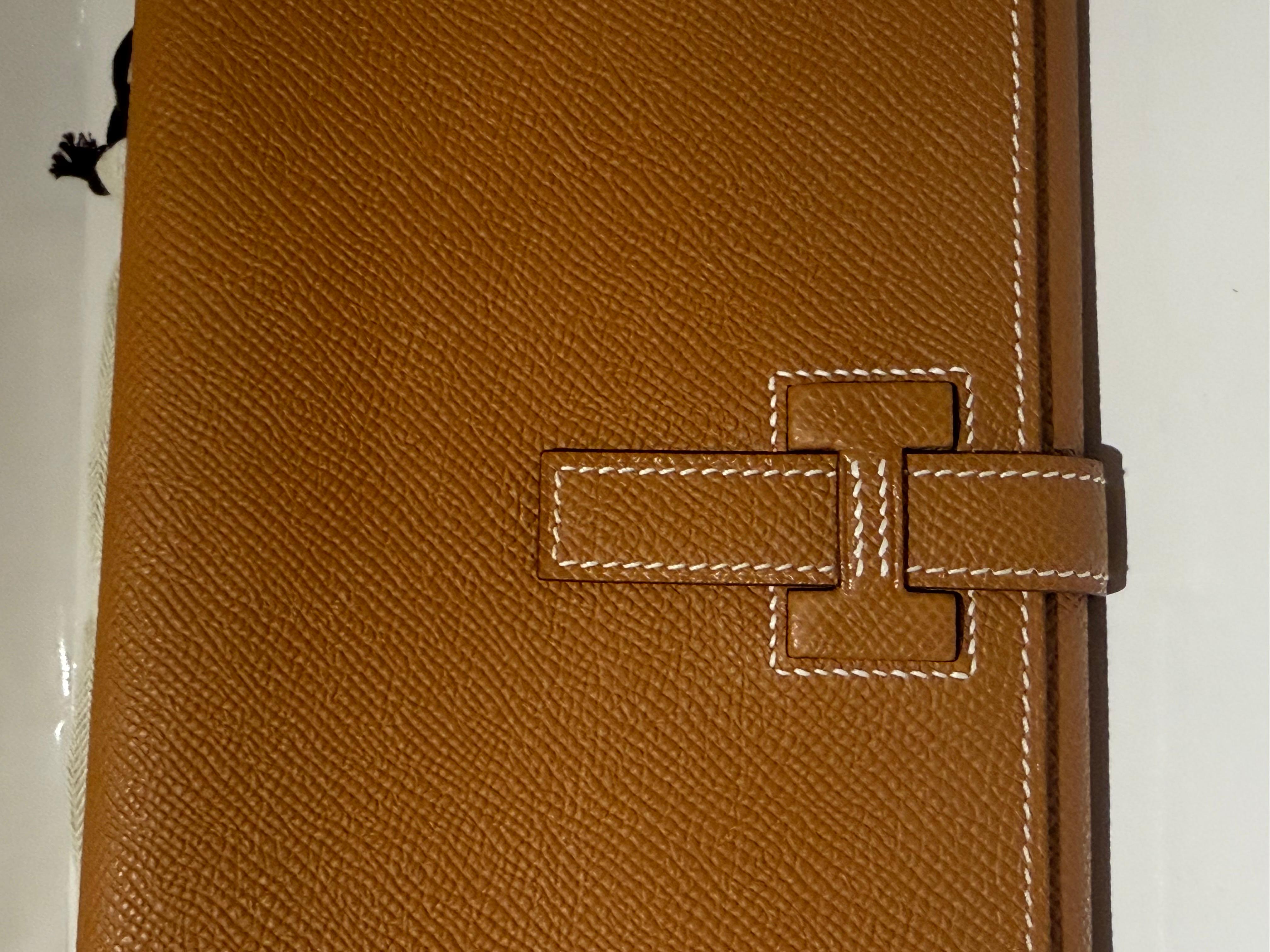 Marrone Portafoglio H. H. New Passant Toutenmain di Hermes in vendita