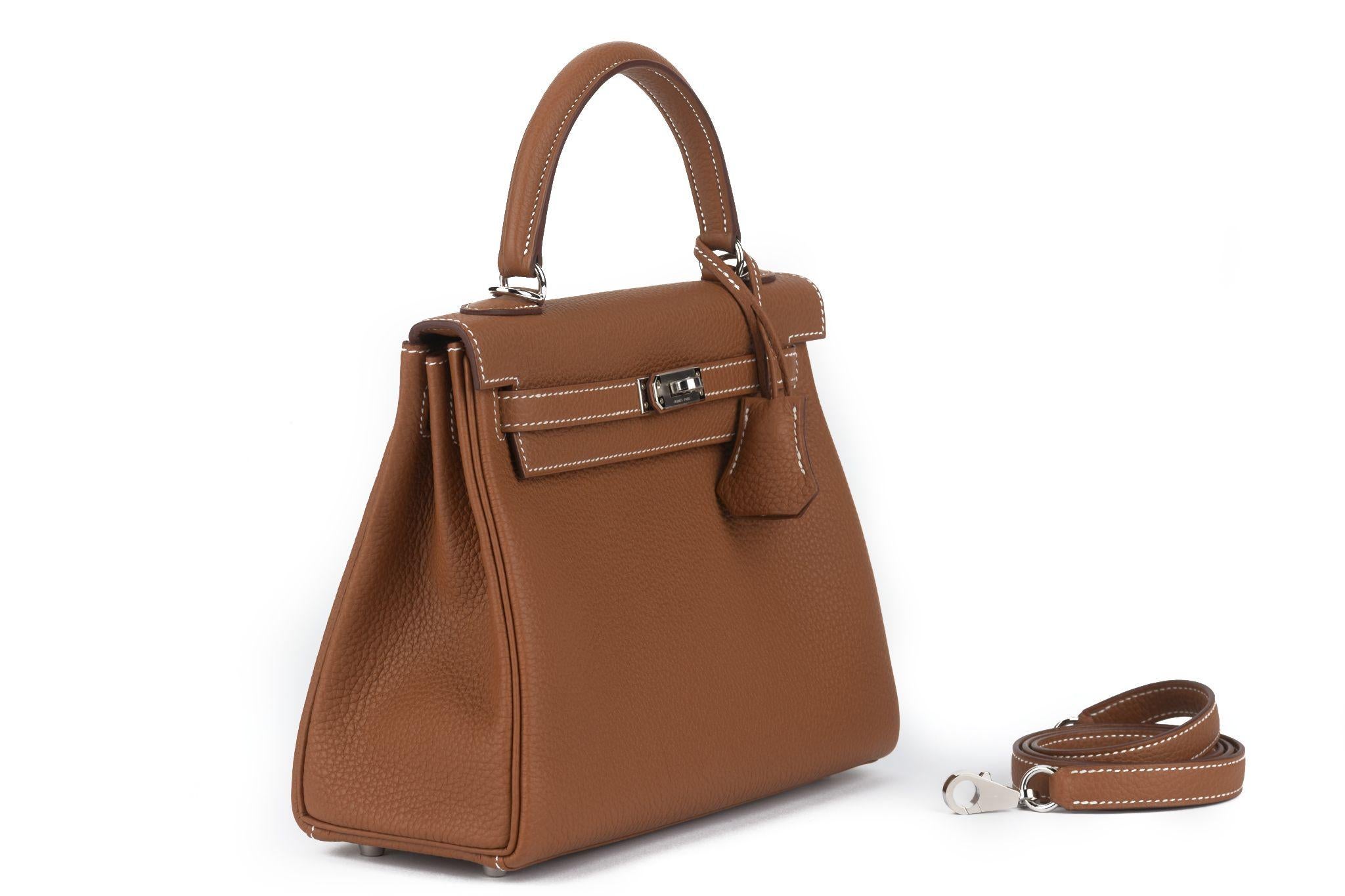 Hermes New Kelly 25 Gold Togo Palladium (Braun) im Angebot