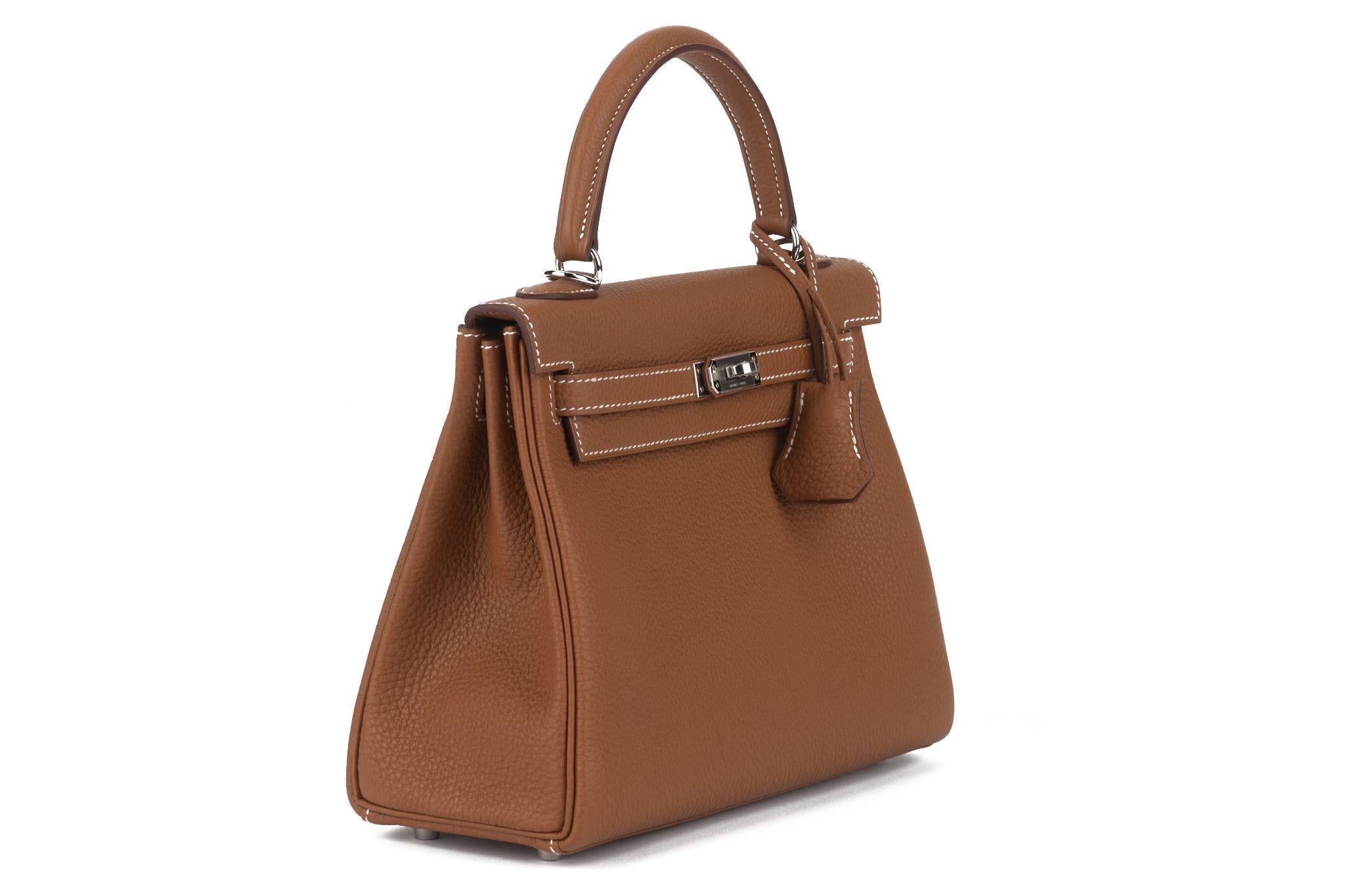 Hermes New Kelly 25 Gold Togo Palladium im Zustand „Neu“ im Angebot in West Hollywood, CA
