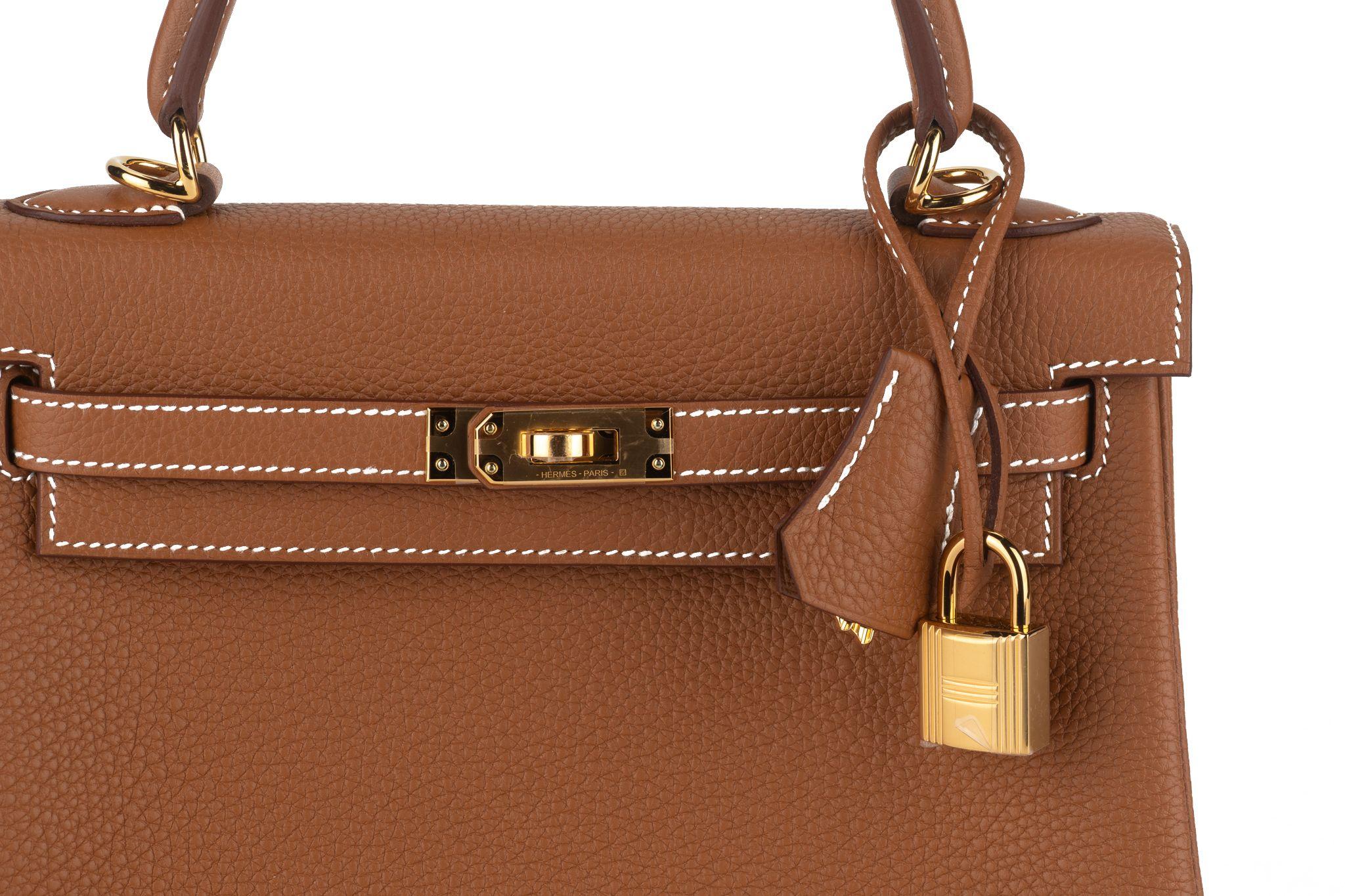 Hermès  Neu Kelly 25 Retournè Gold Togo im Angebot 1