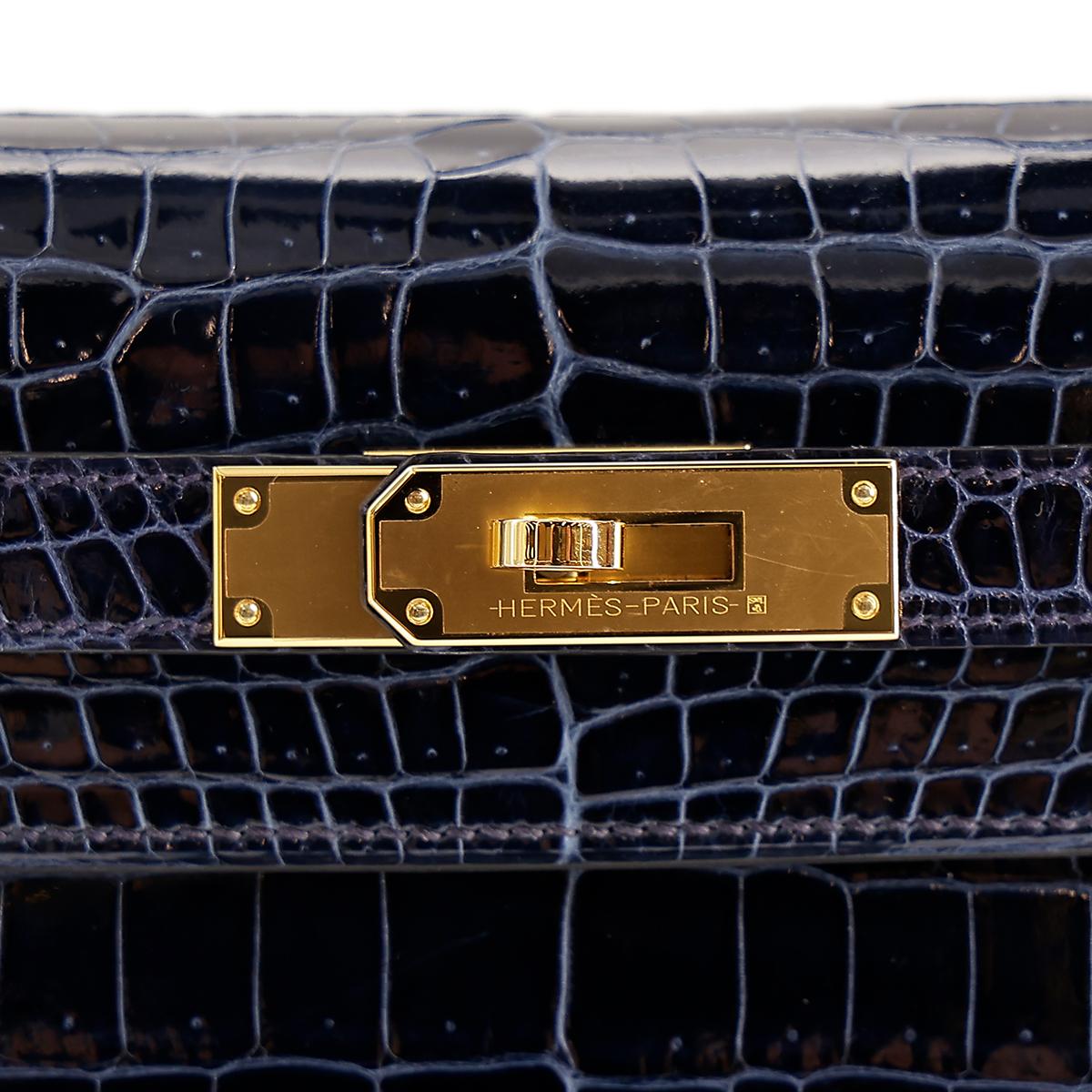 New Condition
From 2020 Collection
Bleu Baltique 
Porosus Crocodile
Gold Hardware
Includes Shoulder Strap, Padlock, Clochette, key, CITES Certificate, Dust Bag
100% Authenticity Guaranteed 