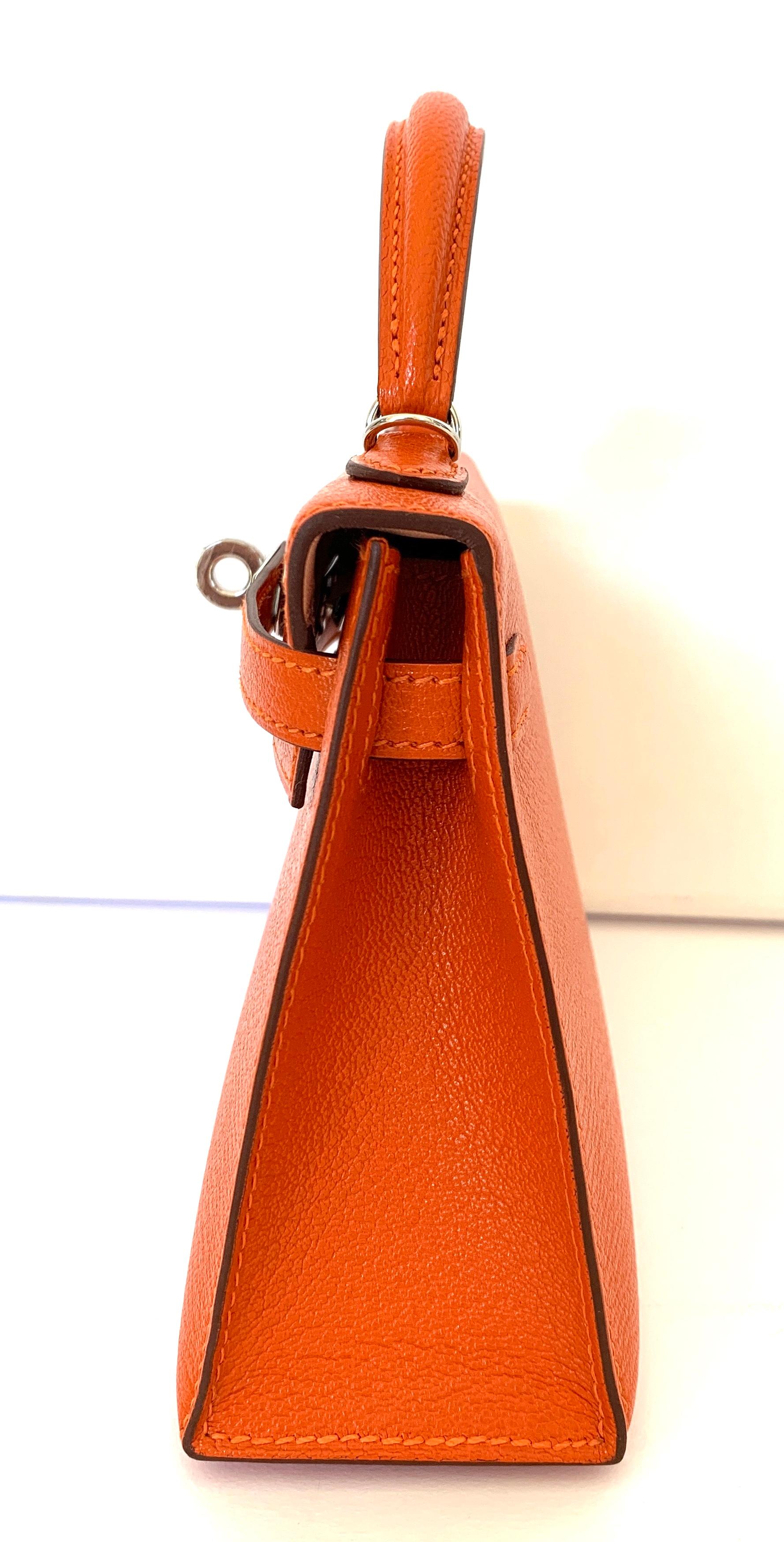 Hermes New Kelly Mini 20 Orange Feu Verso Pink Rose Inside In New Condition In West Chester, PA