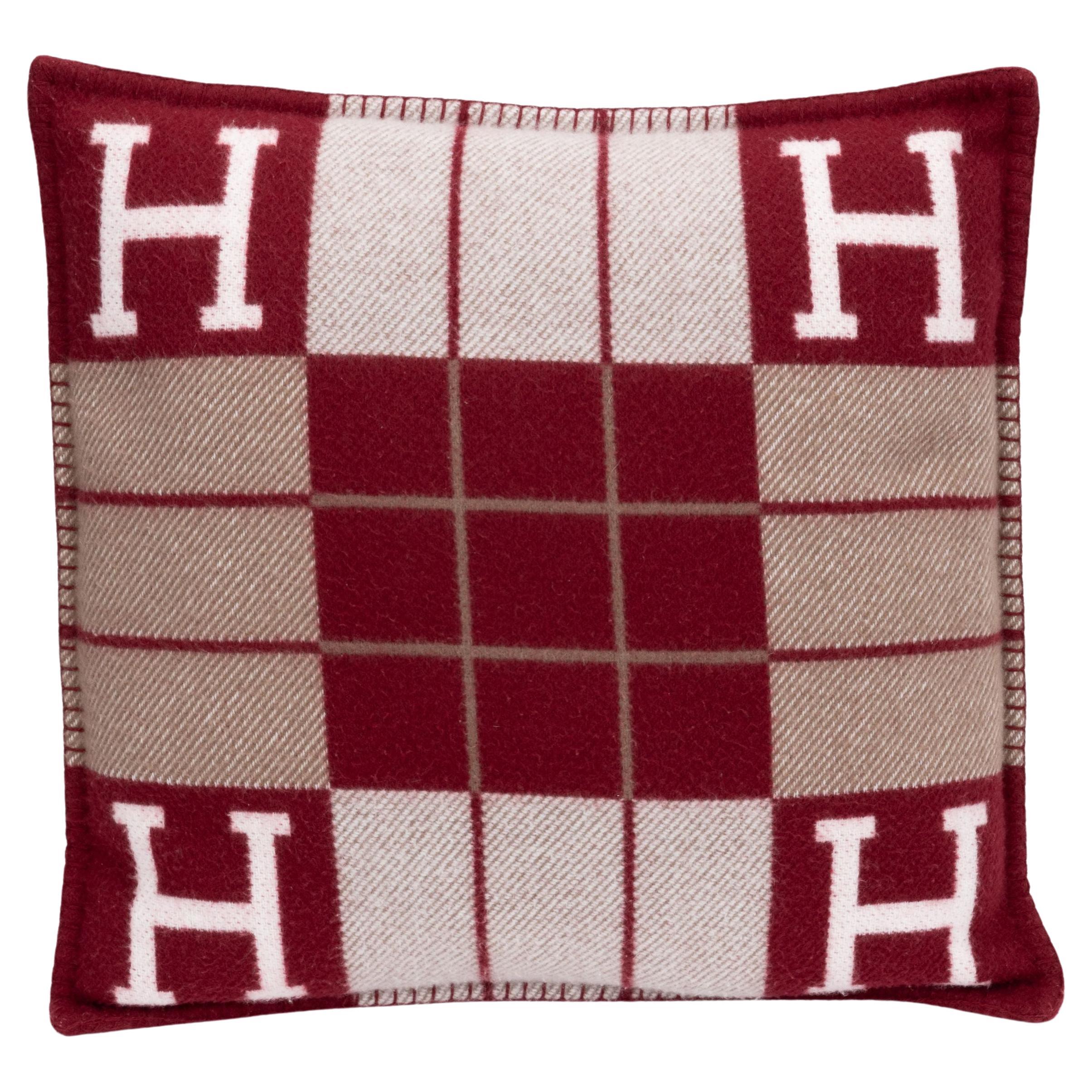 Hermès New Large Avalon Burgundy Kissen