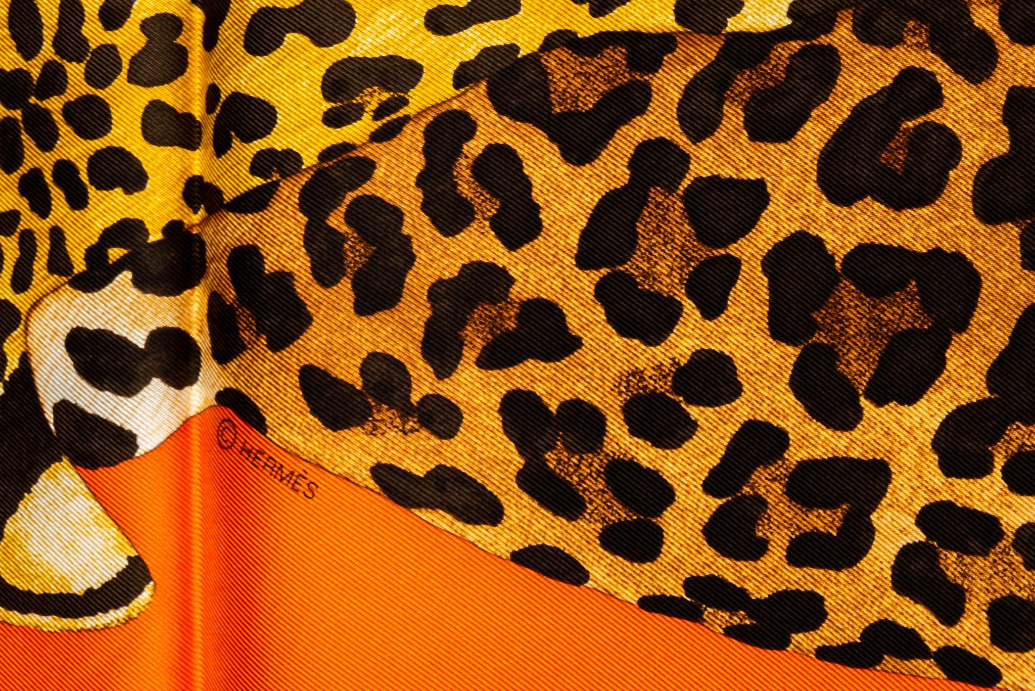 Hermès New Lazy Leopardess Orange Scarf (écharpe) en vente 2