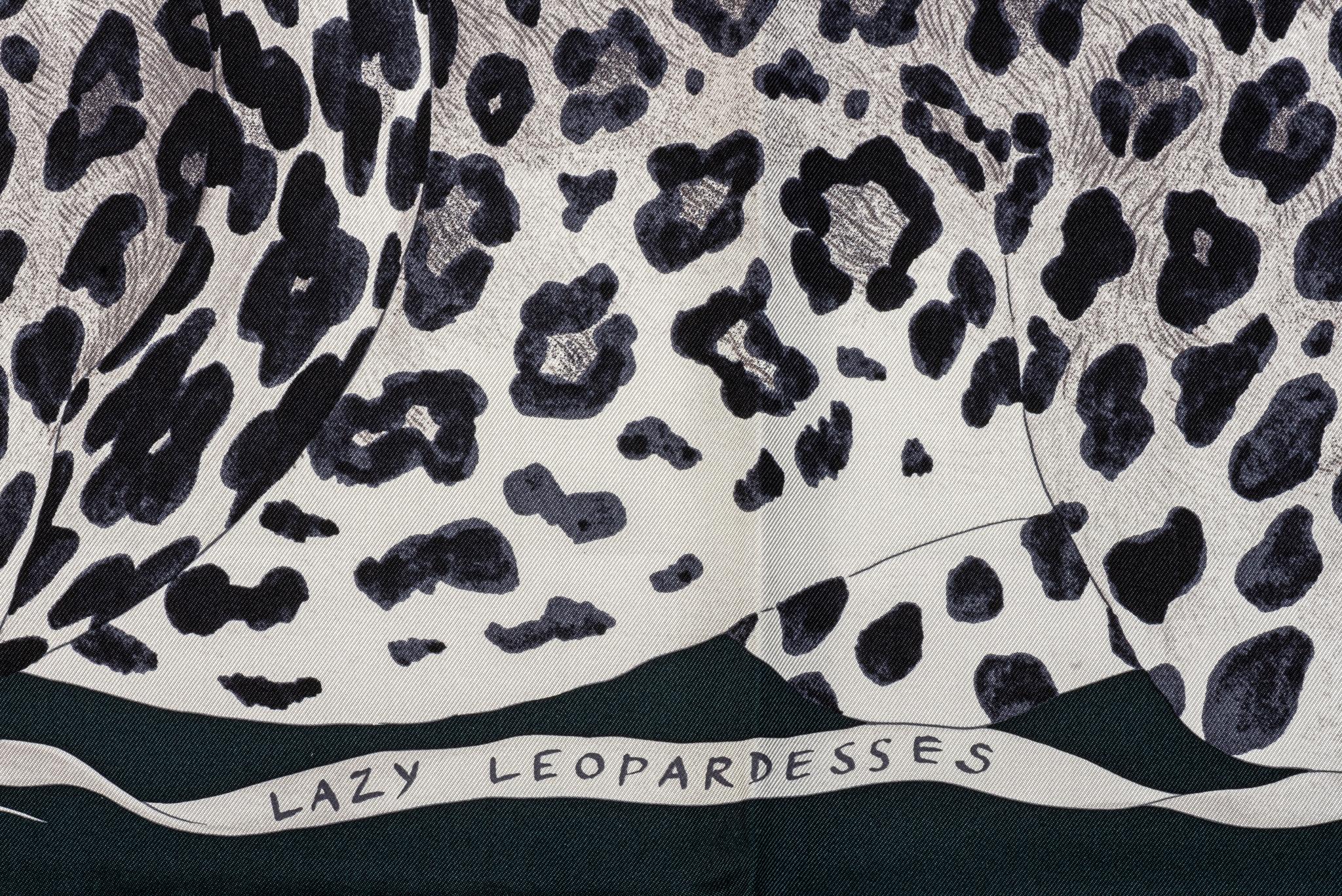 Sciarpa in seta Hermès New Lazy Leopardess In condizioni Nuovo a West Hollywood, CA