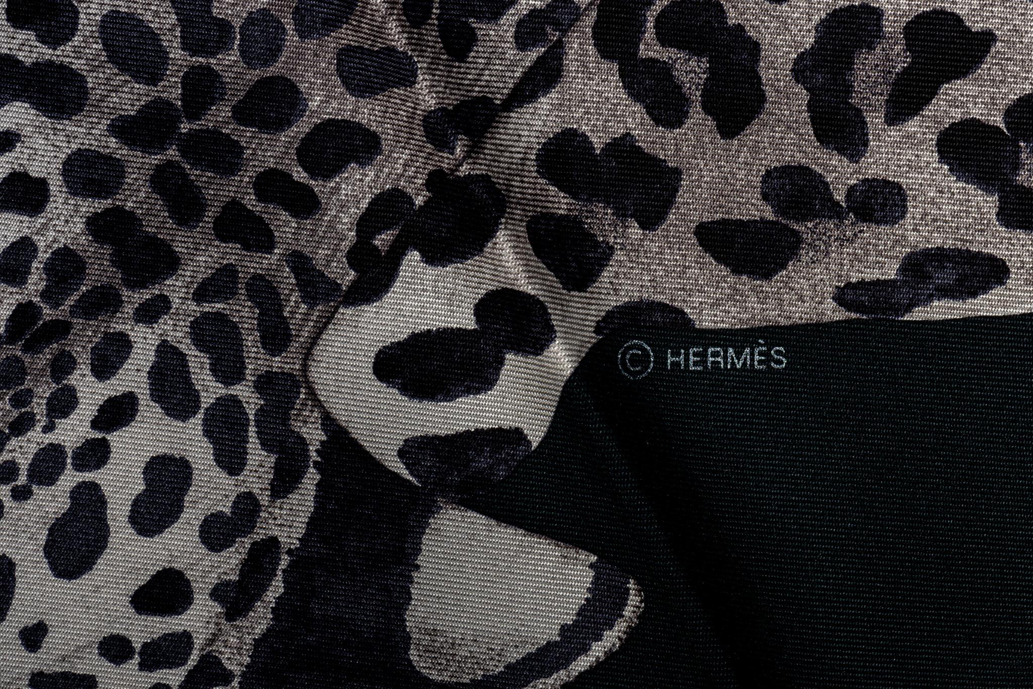 Sciarpa in seta Hermès New Lazy Leopardess 1
