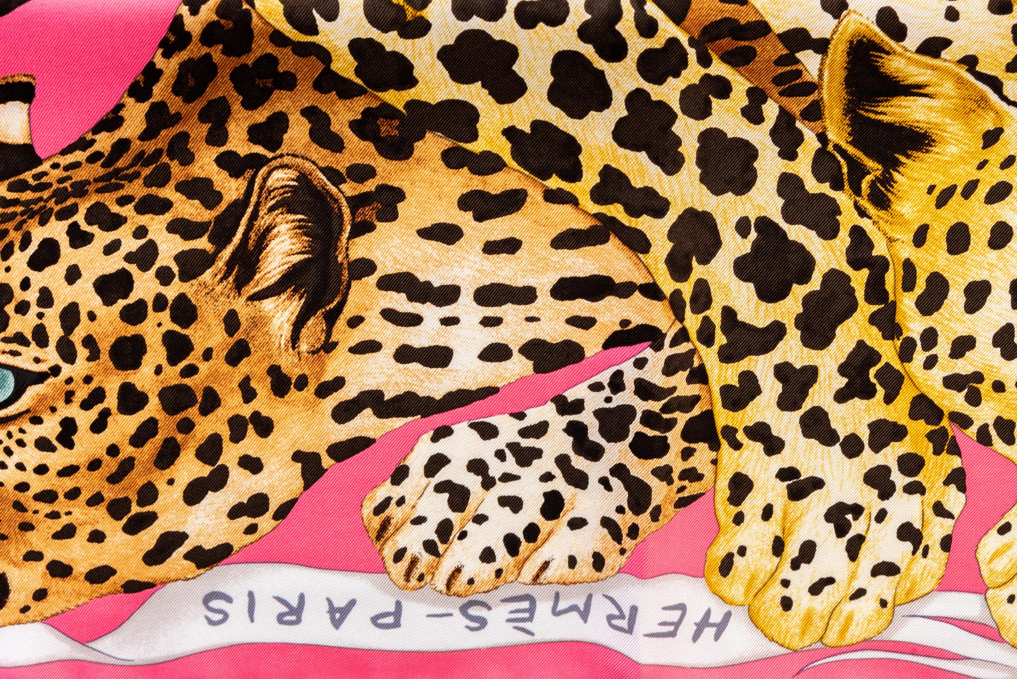 Hermès New Lazy Leopardess Silk Scarf (écharpe en soie) en vente 1
