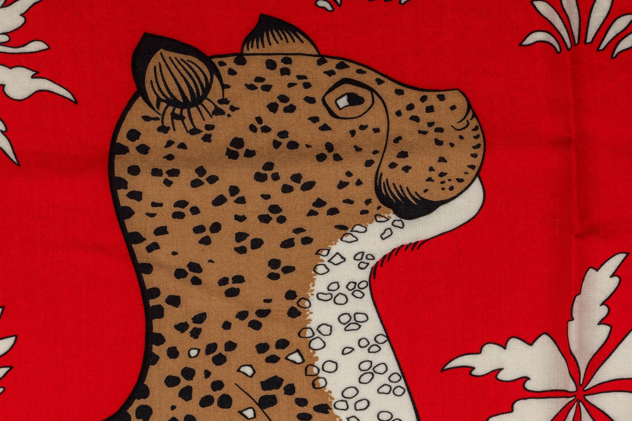 Hermès New Les Leopards Châle en cachemire en vente 3