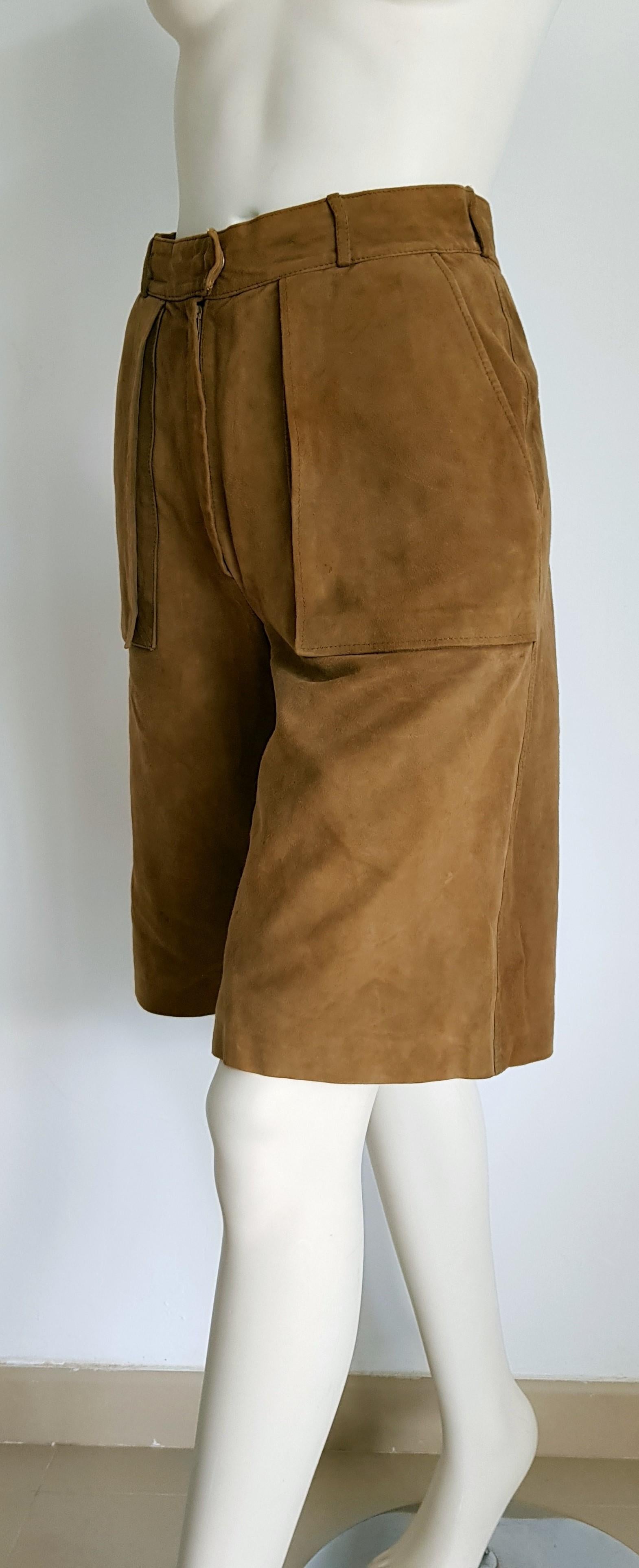 HERMÈS light brown Bermuda shorts suede pants - Unworn, New.

SIZE: equivalent to about Small / Medium, please review approx measurements as follows in cm. 
PANTS: lenght 60, inseam length 30, waist circumference 69, hip circumference 98, leg hem