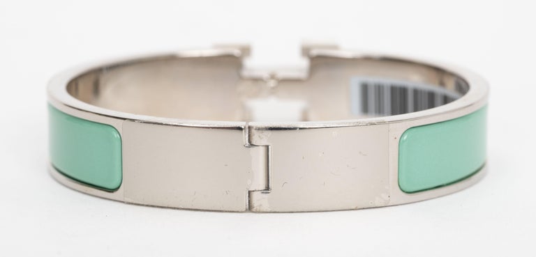Hermes - Mint Green Thin Bangle Bracelet Hermes New Light Green Clic H Bracelet For Sale at 1stDibs main image 3