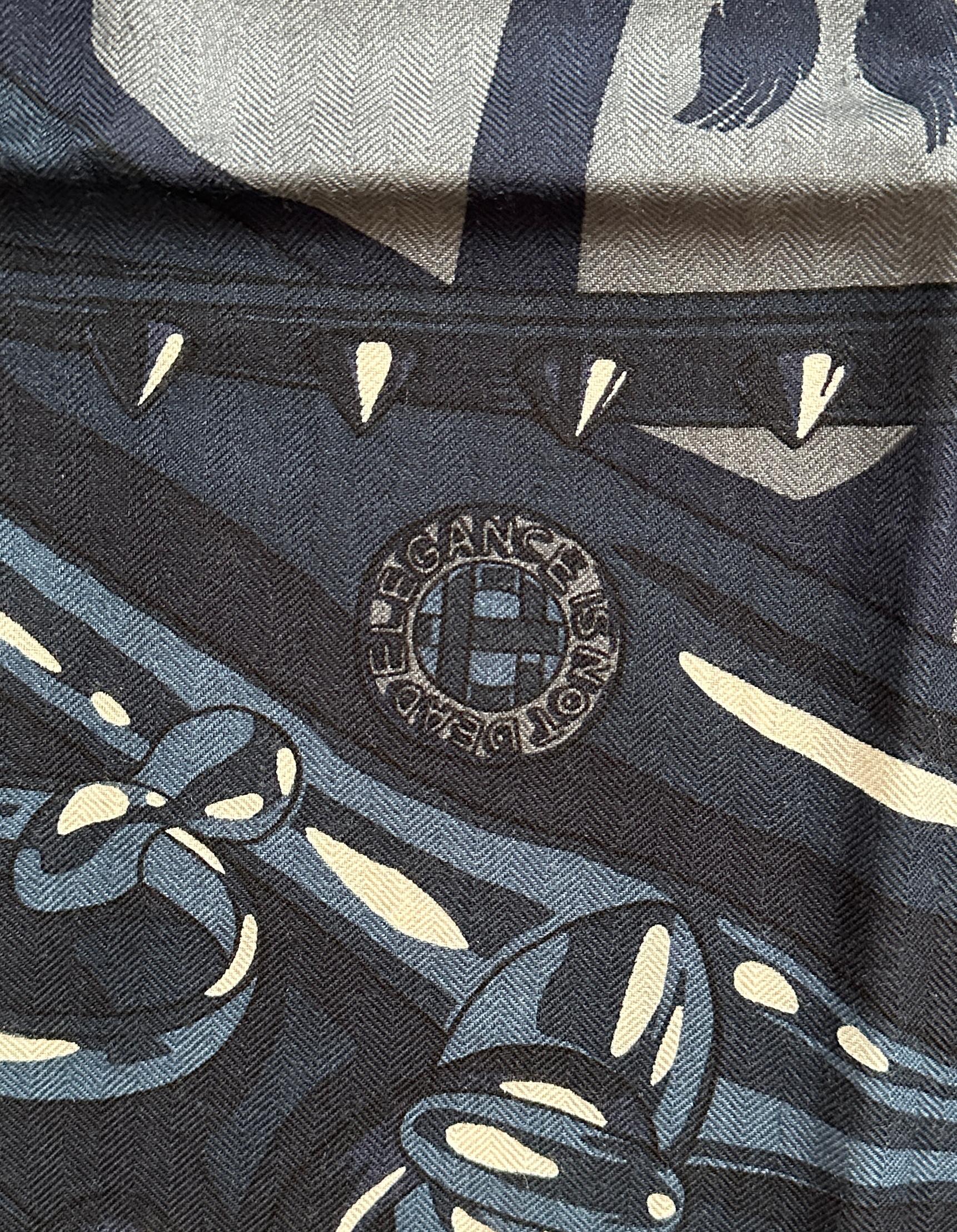 Hermes NEW Marin/Gris/Taupe Cheval Punk Echarpe 100cm soie/cachemire Excellent état - En vente à New York, NY