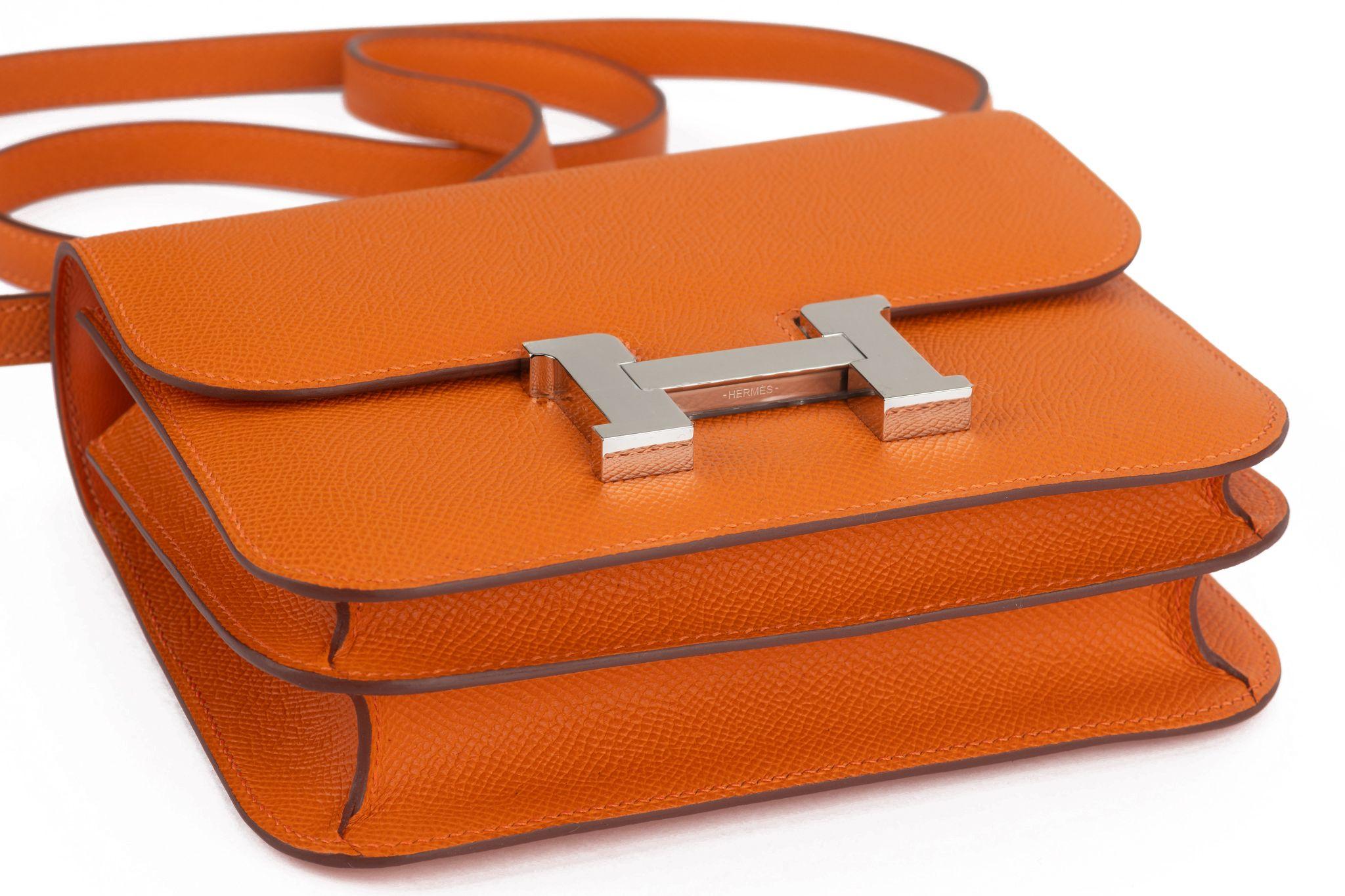 Hermes Neue Orange Mini Constance Handtasche im Angebot 1