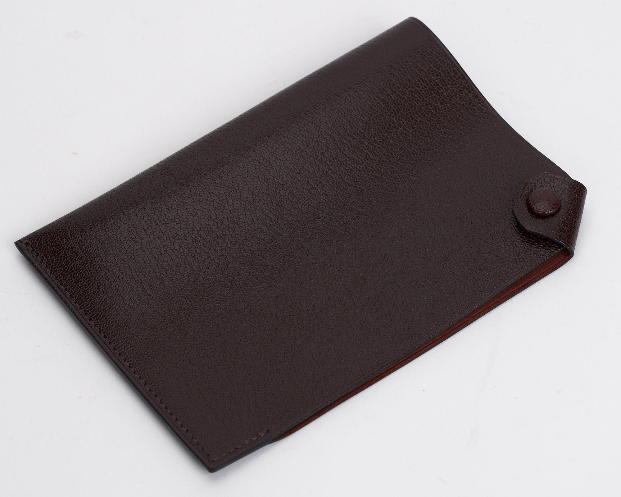 Brown Hermès New Passport Holder Rouge H For Sale