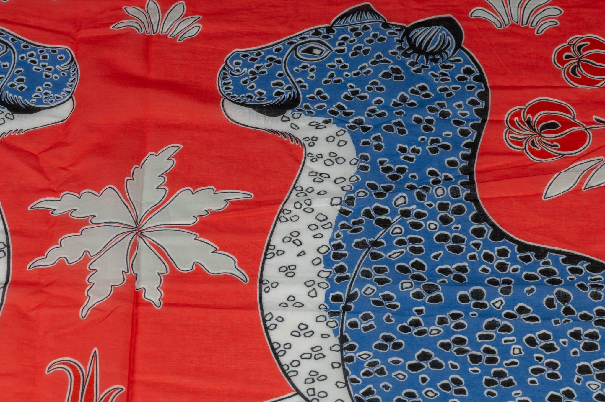 Hermès New Red Guepards Sarong Shawl (châle) Neuf - En vente à West Hollywood, CA