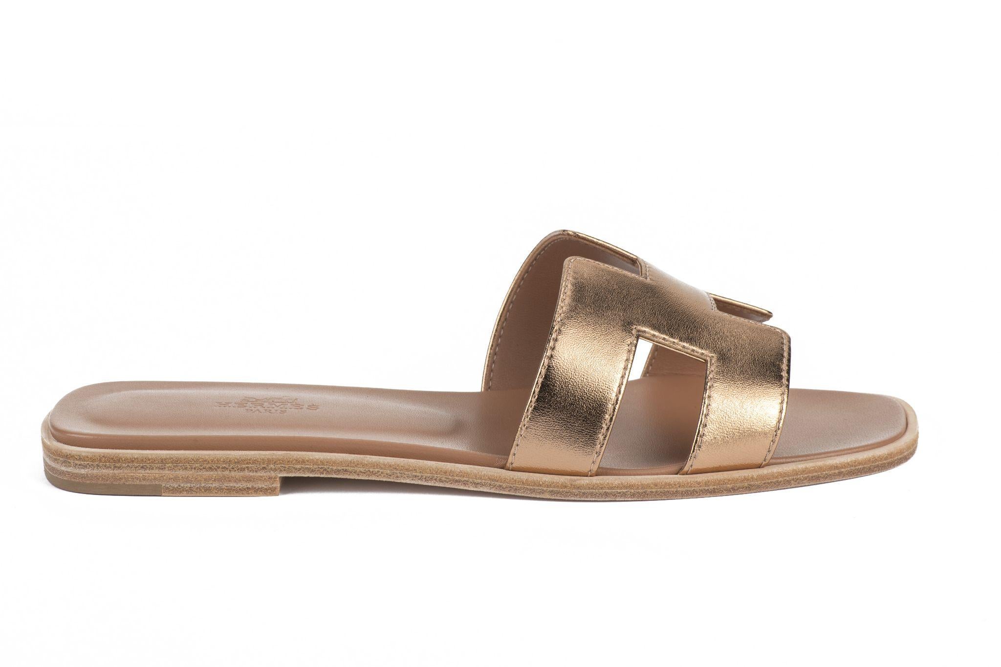 Women's Hermès New Rose Gold Leather Oran Flat For Sale