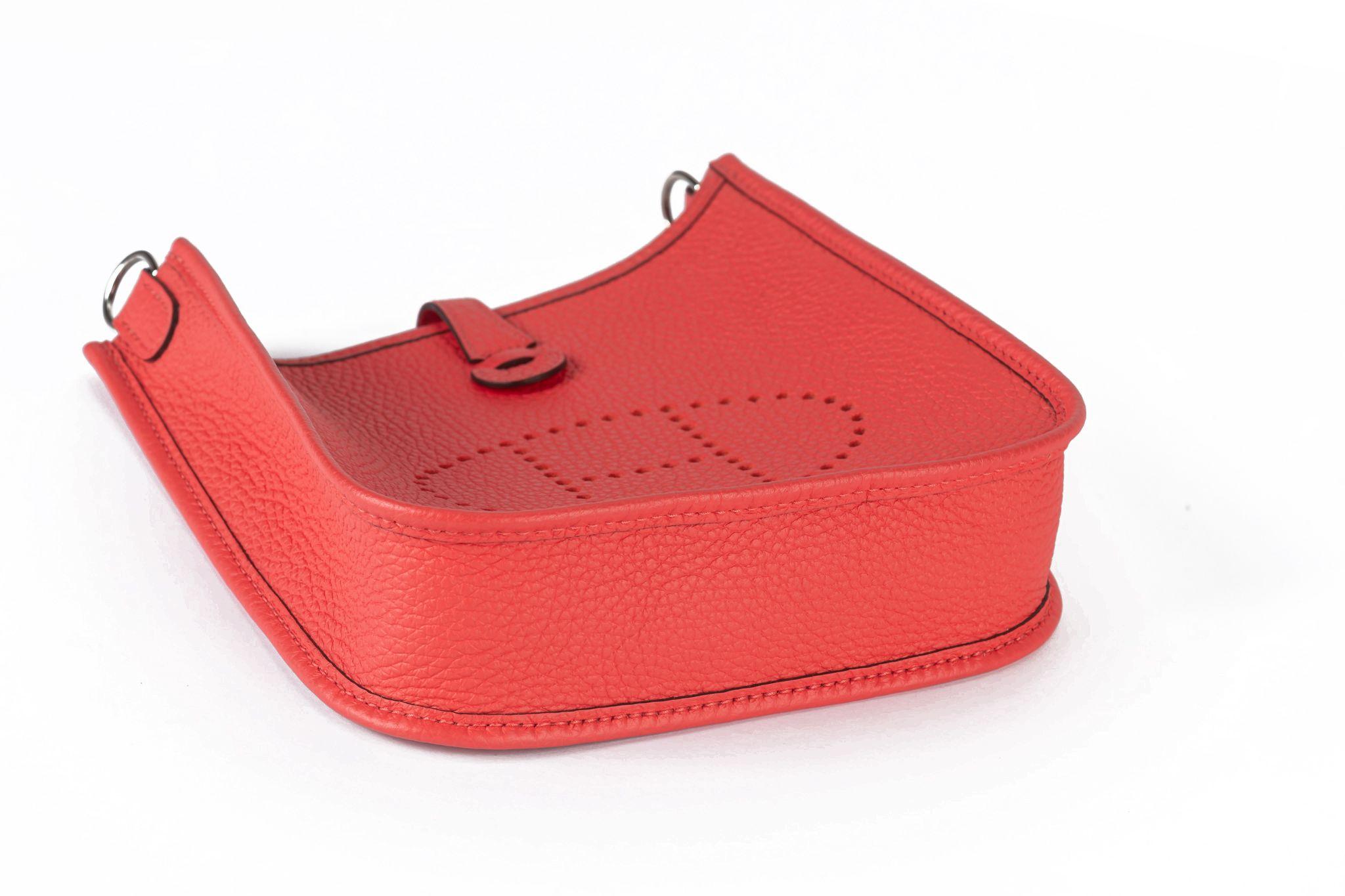 Hermès New Rouge Pivoine Mini Evelyne in vendita 1