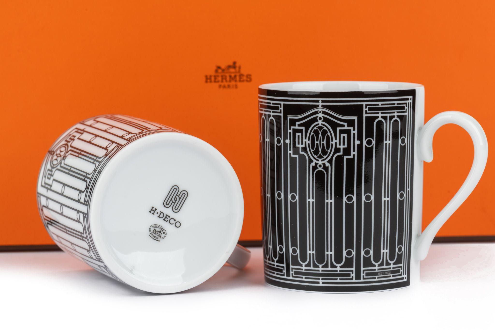 Hermès brand new set of 2 coffee mugs, black and white art deco design made of porcelain. 
Come with original box and booklet.
