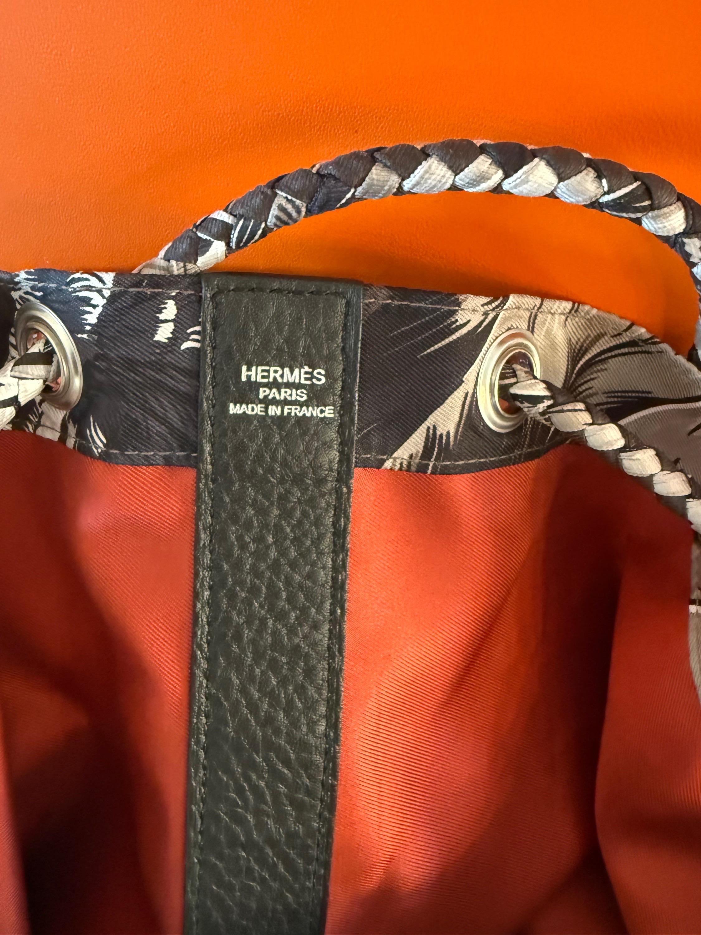 Gray Hermes New Silk + Leather Plomb Togo Brazil Soie Cool 22 Backpack Bucket Bag For Sale
