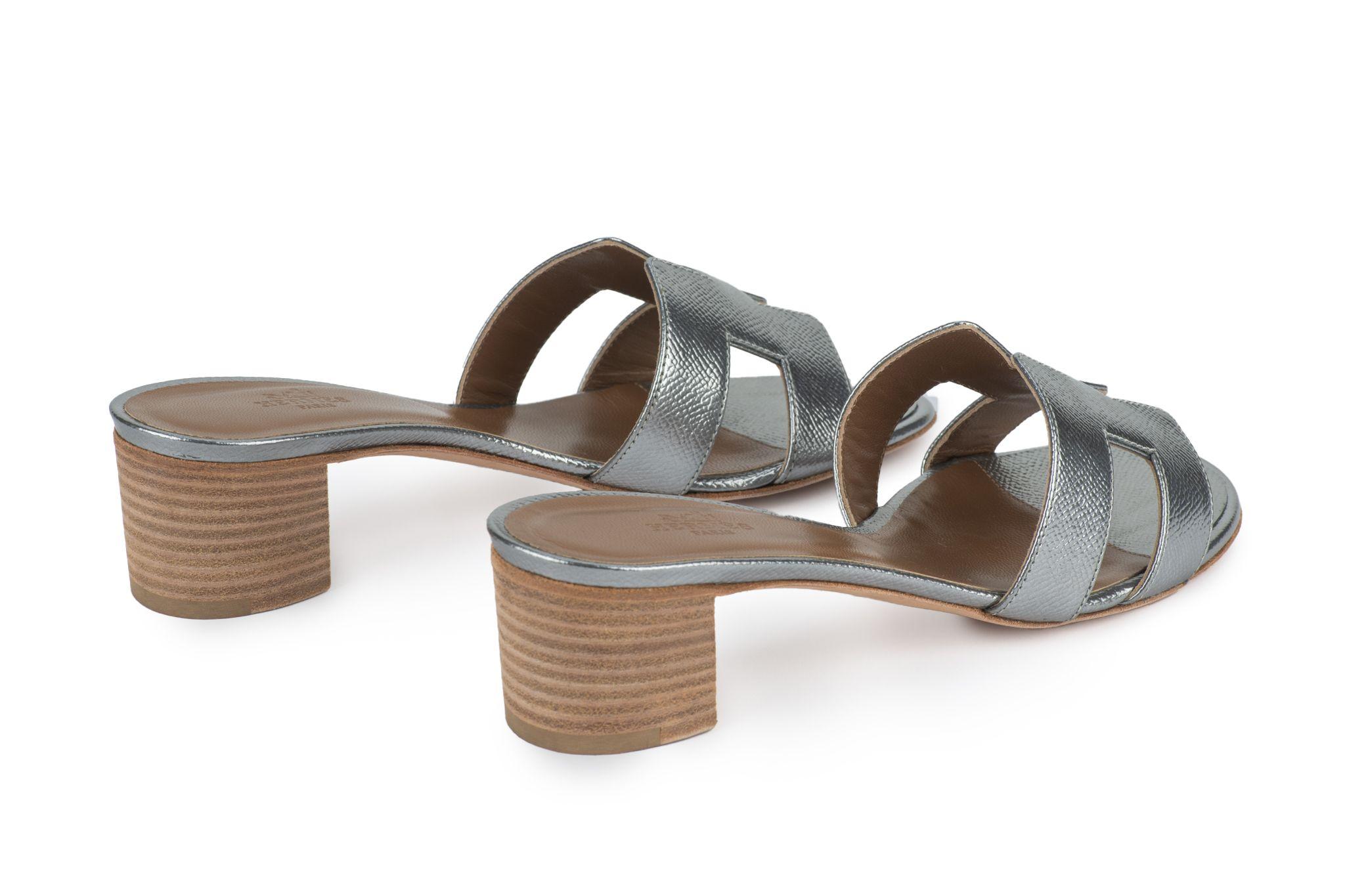 Hermès New Silver Oasis Sandal Epsom In New Condition For Sale In West Hollywood, CA