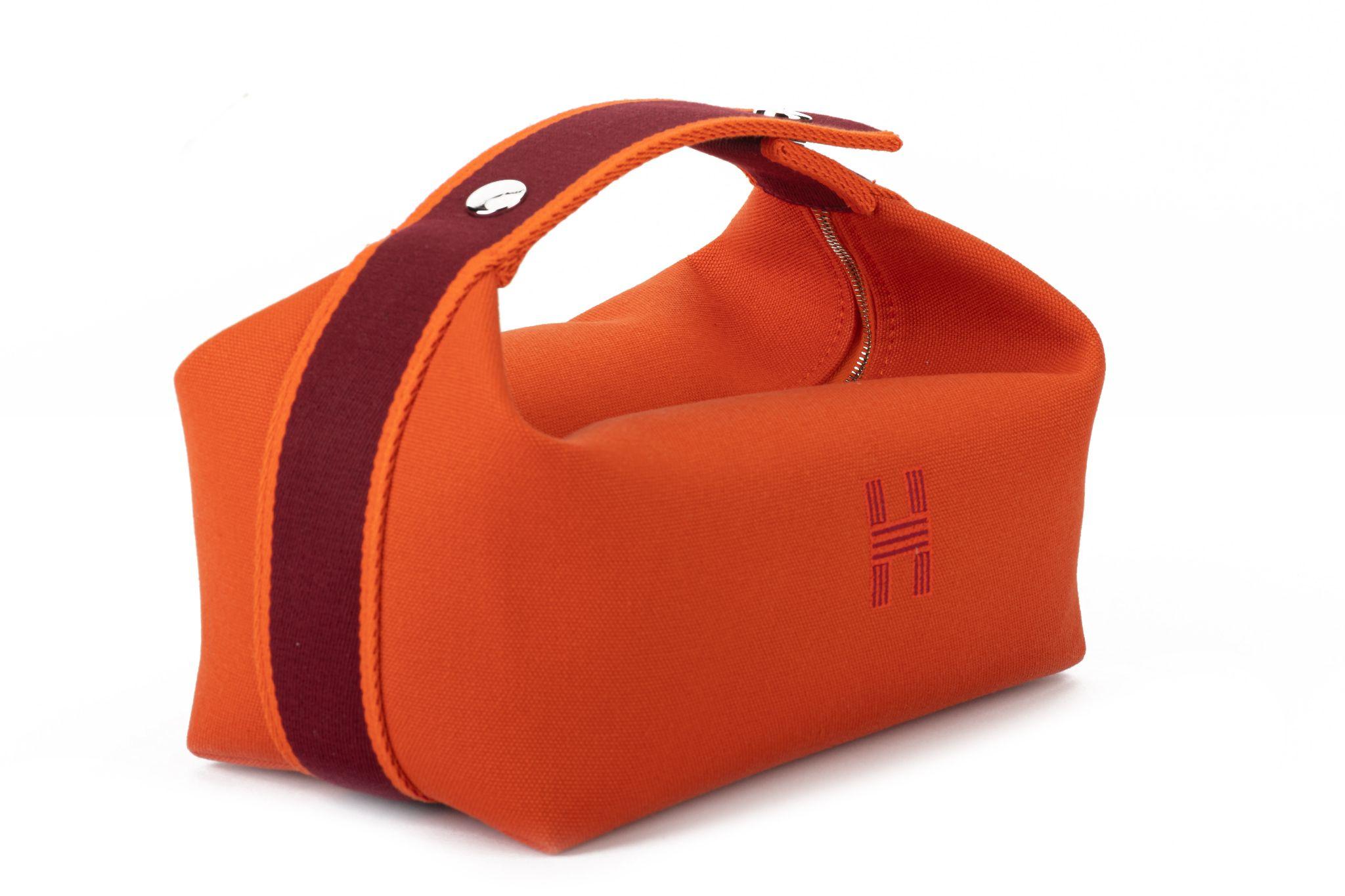 Hermès new small orange bride-a-brac canvas toile case. Comes with original orange box.