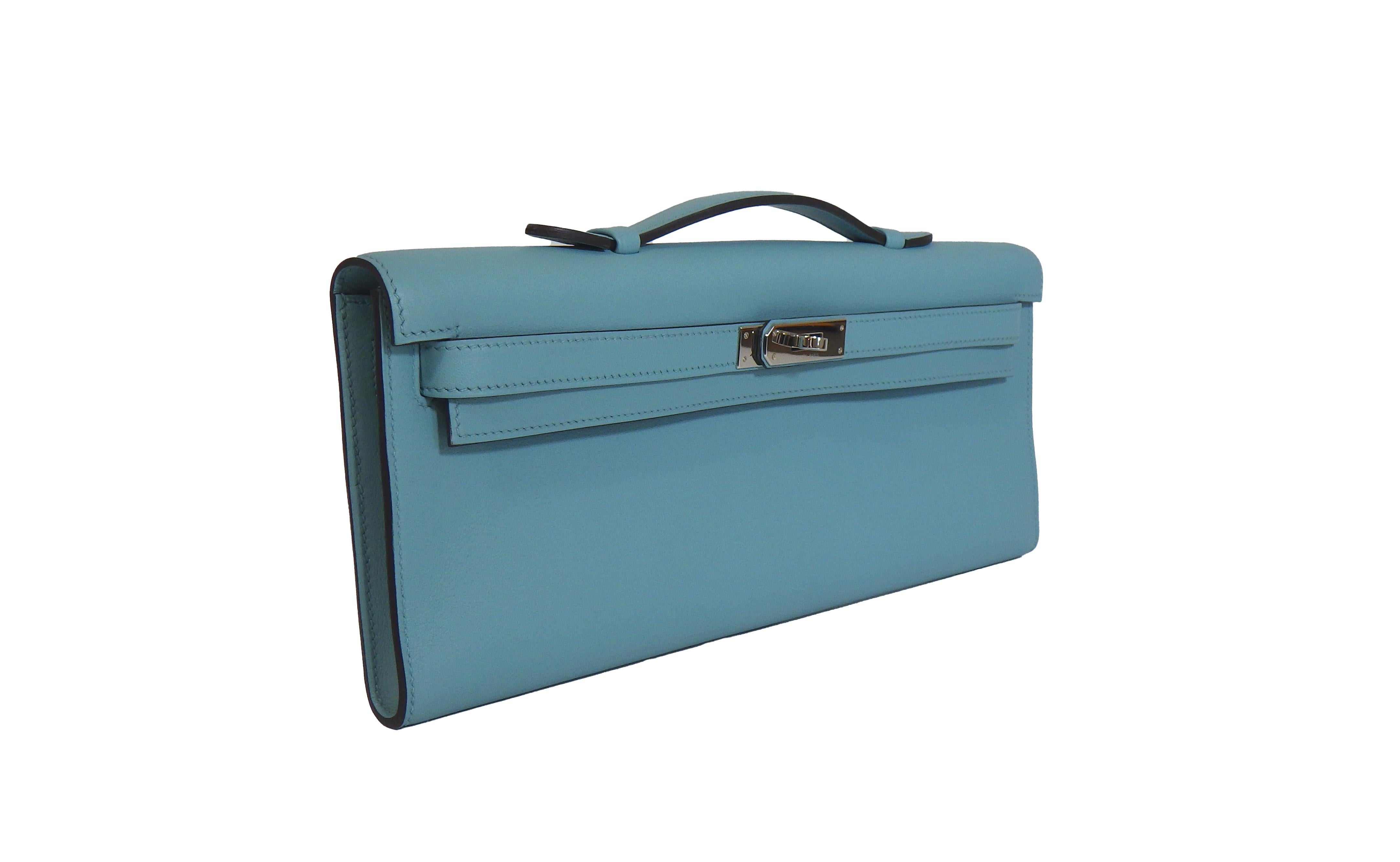 Hermes - New w/ Tags - Kelly Cut Clutch 2016 - Blue Attol - Handbag

Description

A petite version of the Hermès Kelly Bag, the Kelly Cut replicates its bigger sister to perfection, with every detail in the clutch bag representing hours of precise