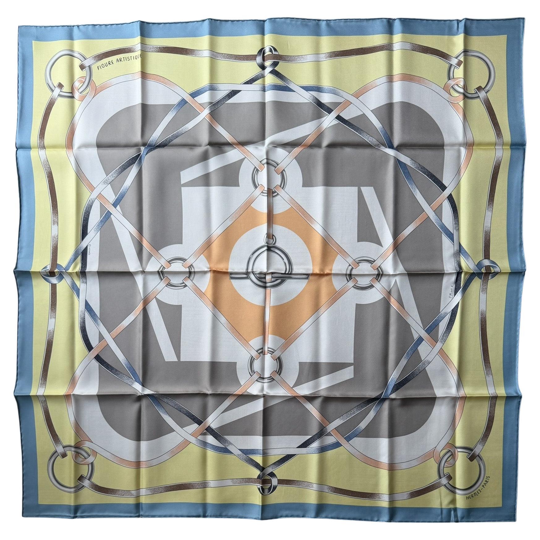 Hermes NUOVO CON LE MARCATURE Sciarpa di seta Bleu Clair/Jaune Figure Artistique 90cm in vendita