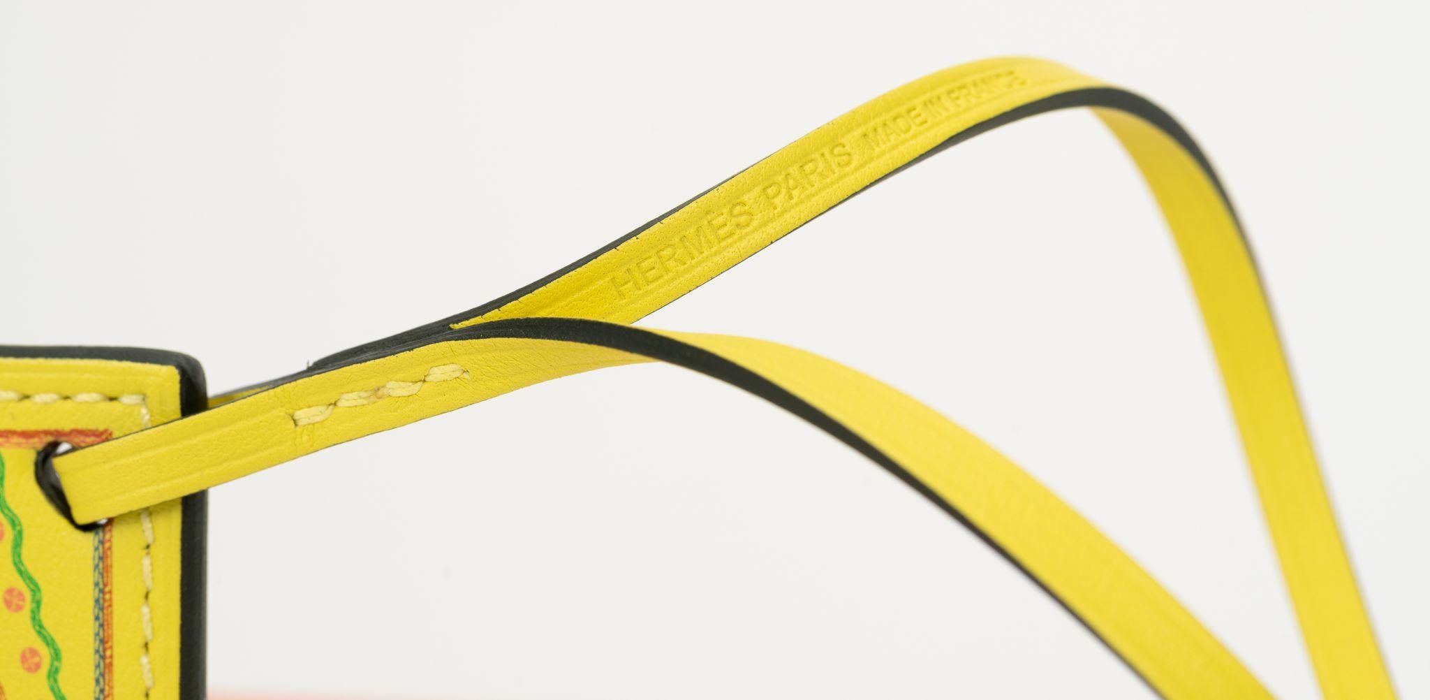Hermès Neue Gelbe Ledertasche Charme für Damen oder Herren im Angebot