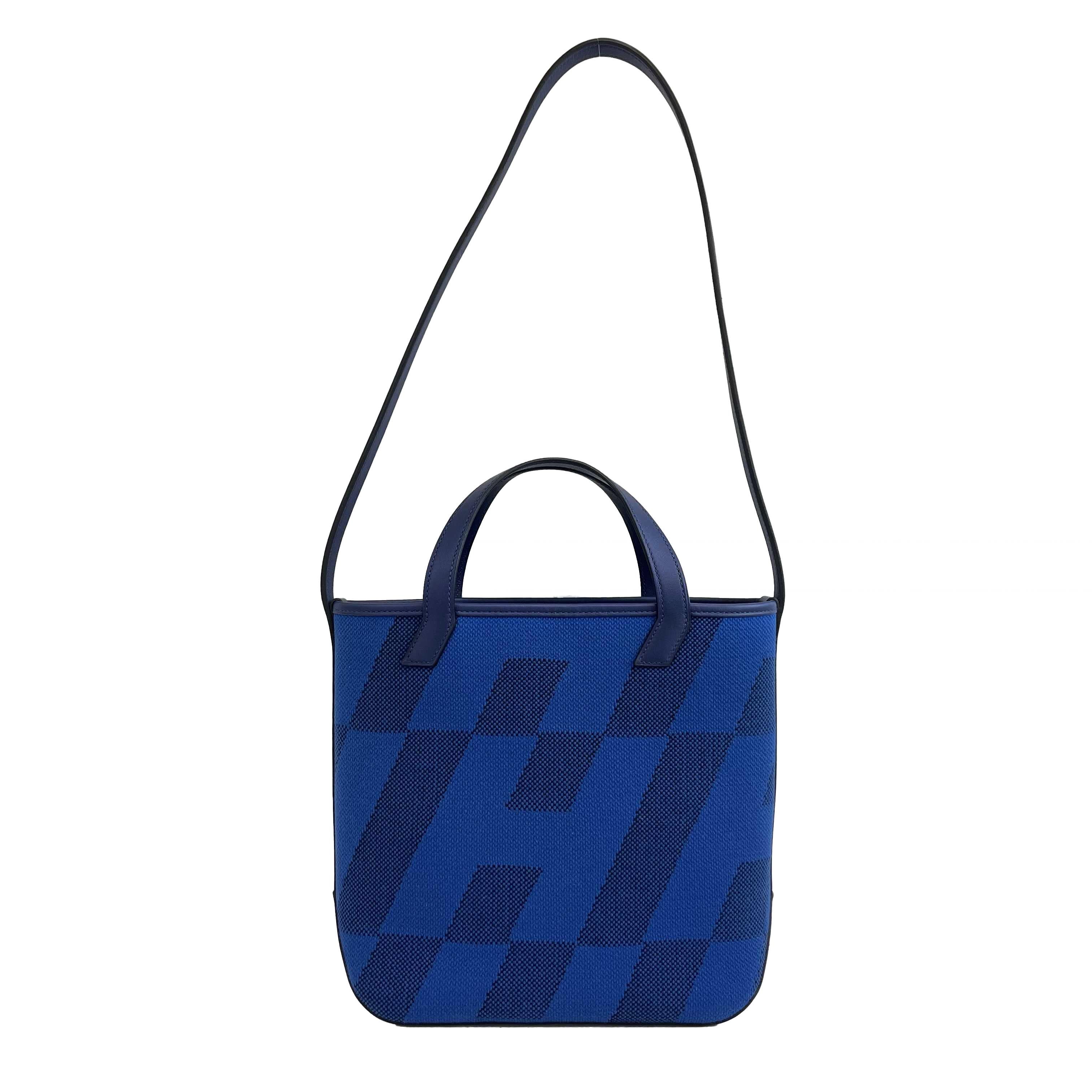 Hermes - NEW Cabas H en Biais Swift Toile Canvas 27 (Blue limited edition) Tote w/ Shoulder Strap

Width: 11 in / 27.94 cm
Height: 9.5 in / 24.13 cm
Depth: 3.35 in / 8.509 cm
Strap Drop: 13.5 in / 34.29 cm
Handle Drop: 3.5 in / 8.89 cm
Details

Made