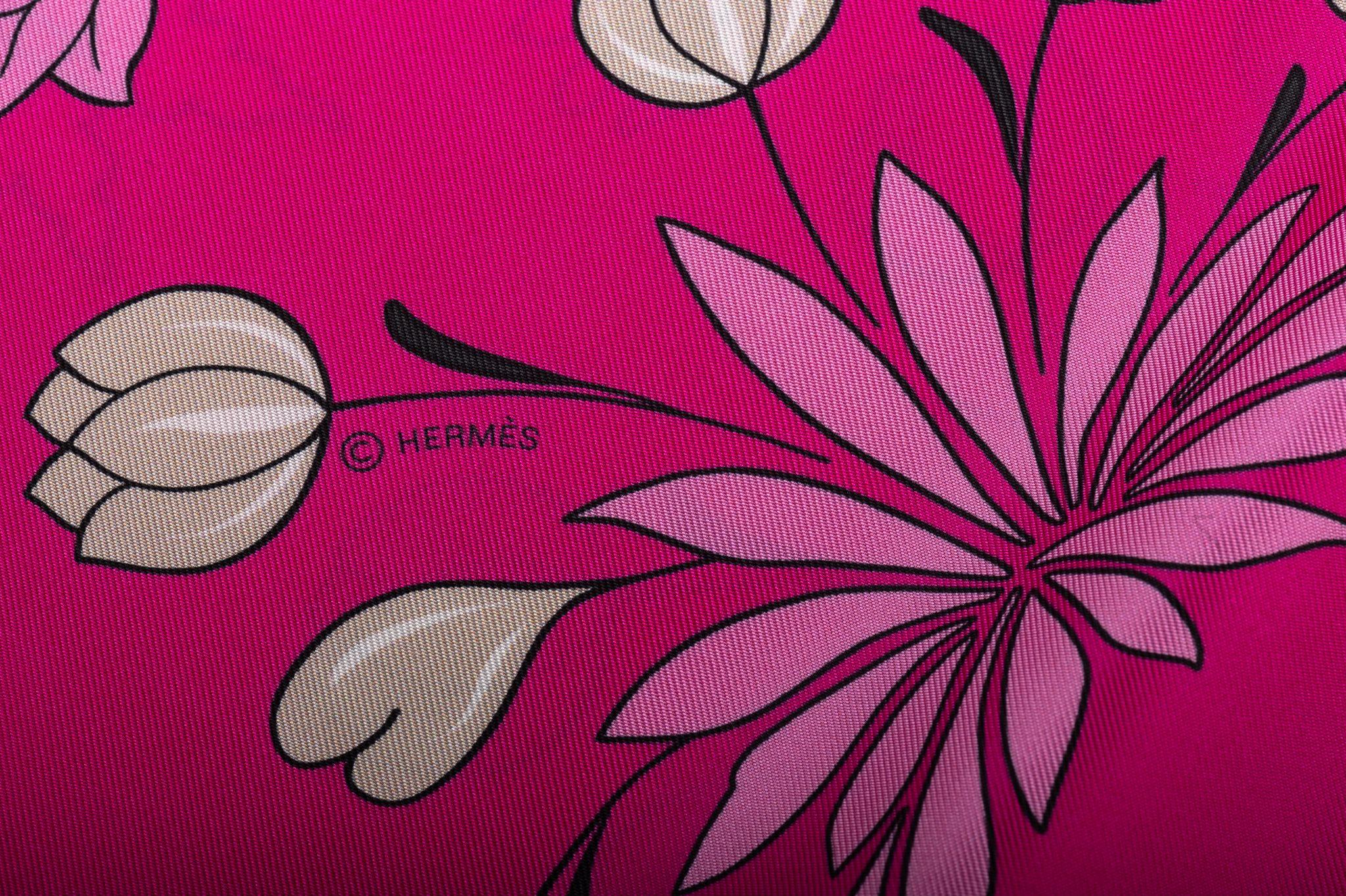 Hermès NIB Fuchsia Guepards Silk Stole For Sale 2