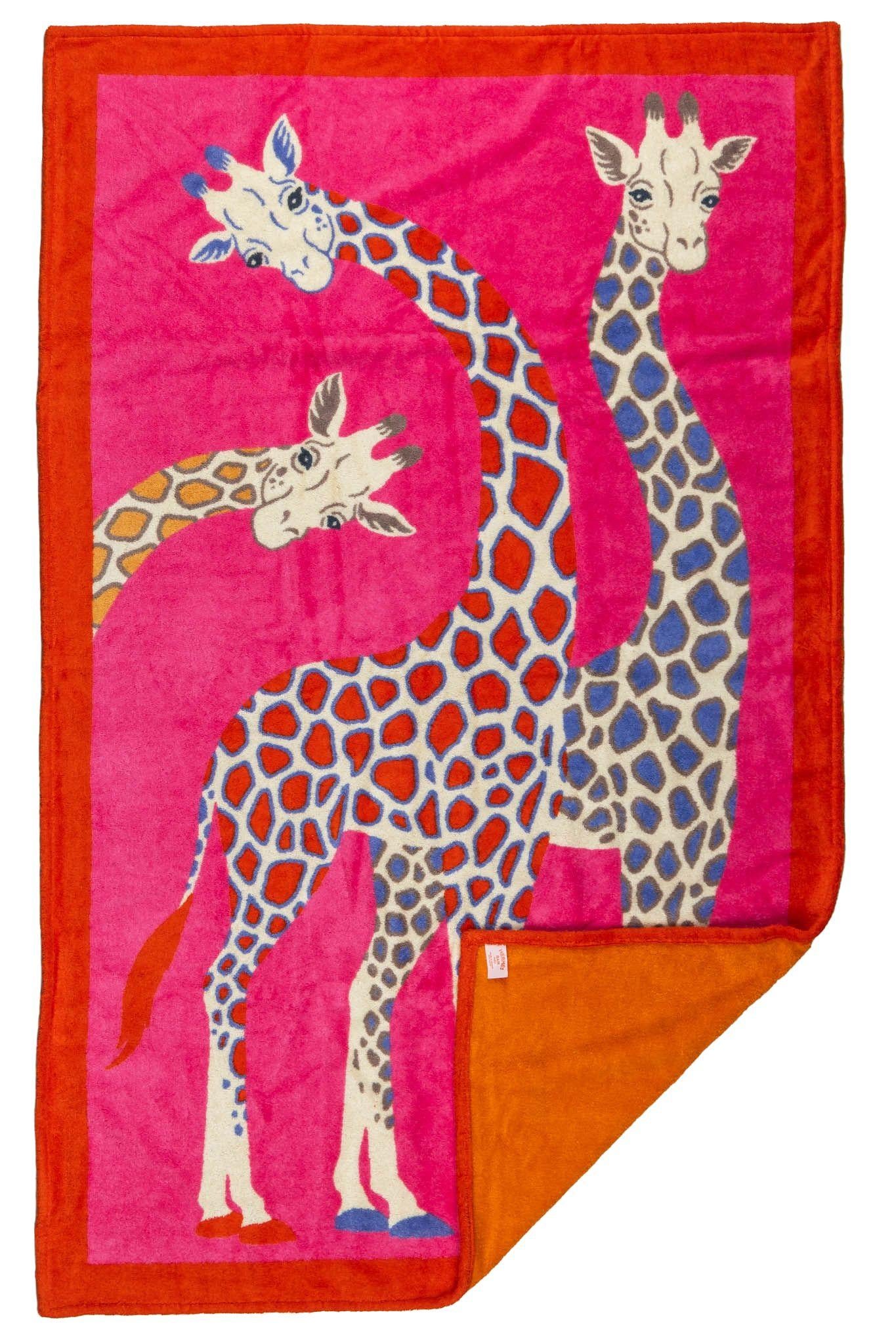 Serviette de plage en coton Hermès de couleur fuchsia et rouge avec un motif de girafes. Livré avec sa boîte d'origine.