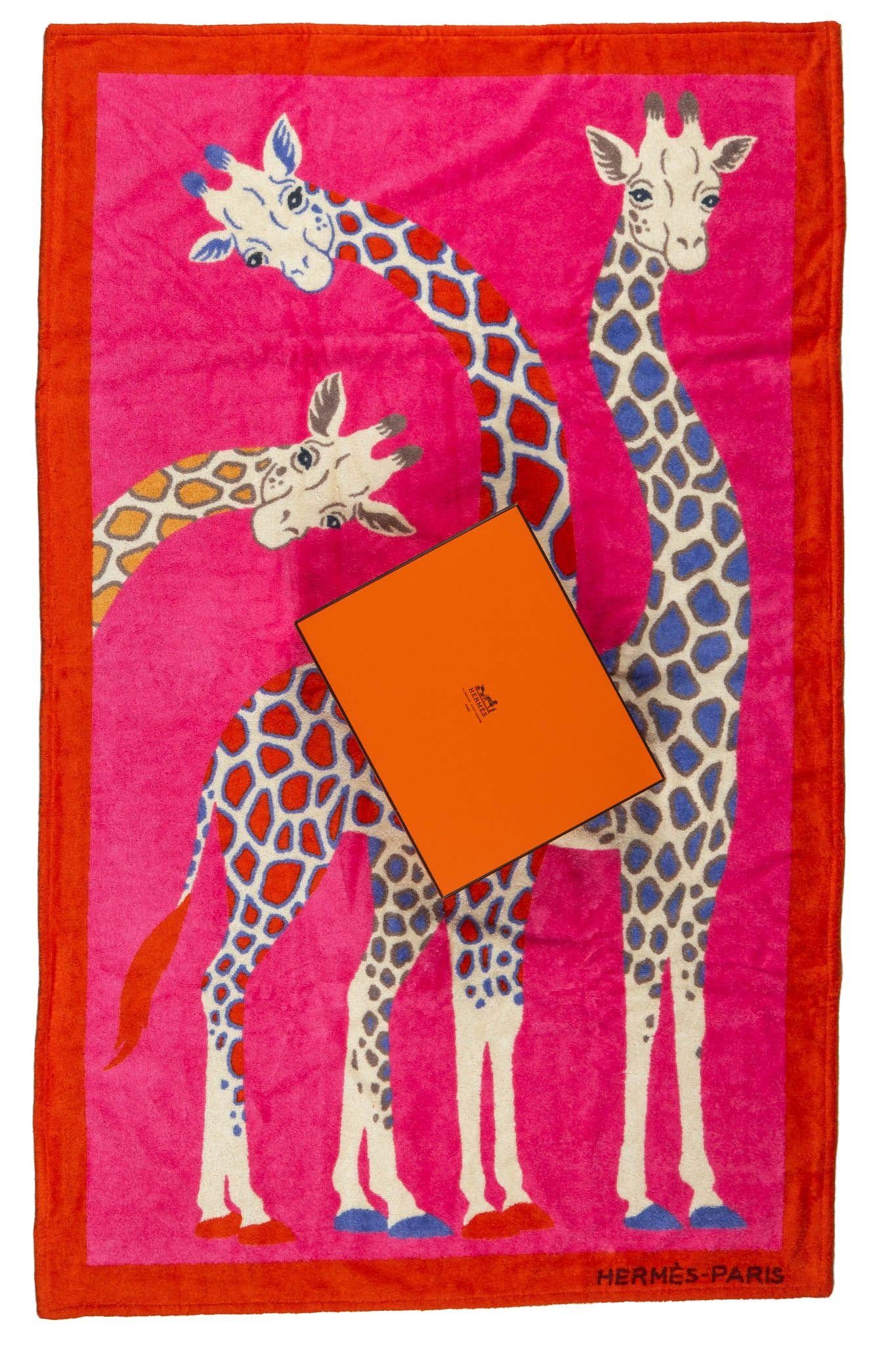 Rouge Hermès NIB Girafes Fuchsia Serviette de plage en vente