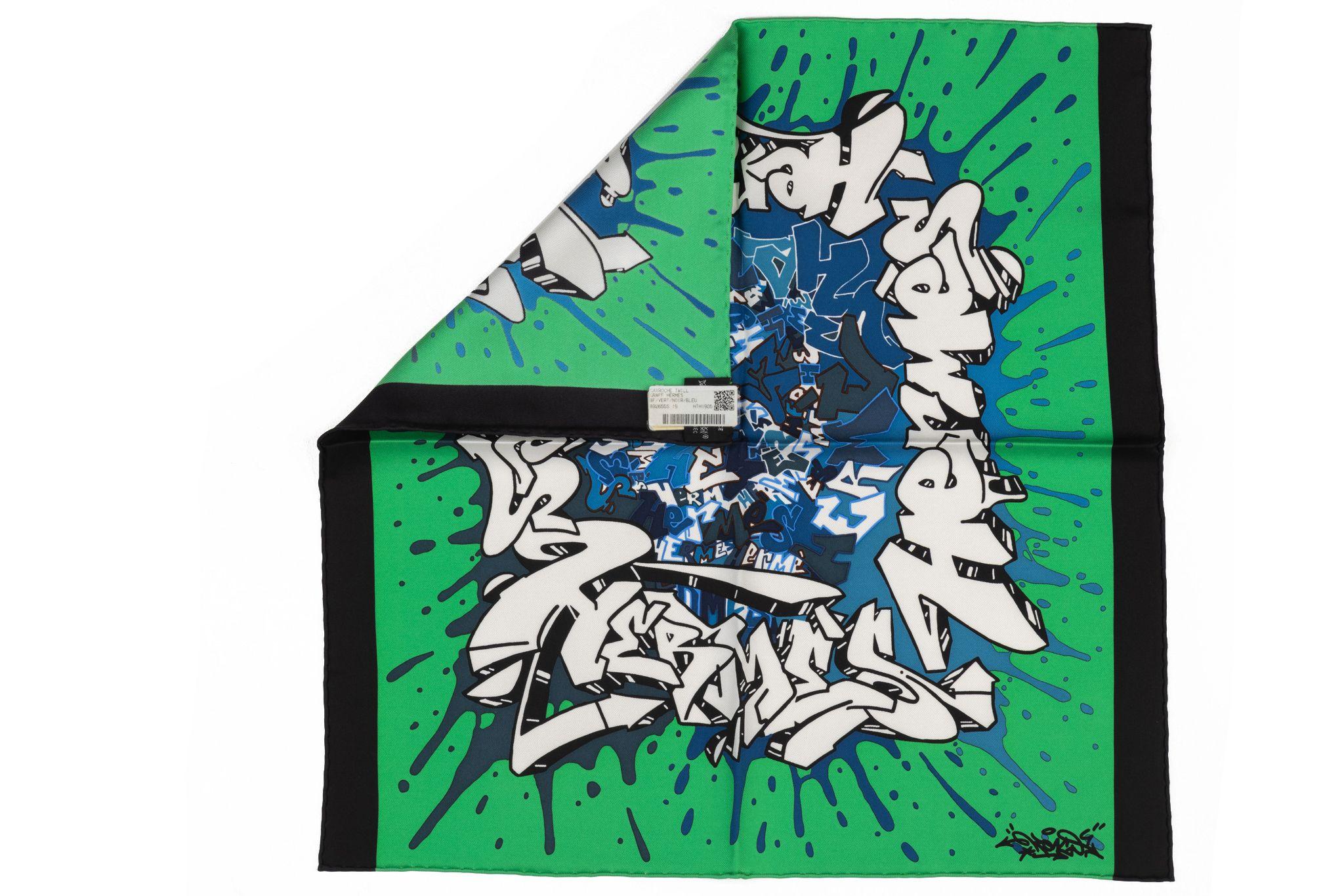 Hermès brand new collectible graffiti silk gavroche, green and black. Garniture roulée à la main. Livré avec sa boîte d'origine.