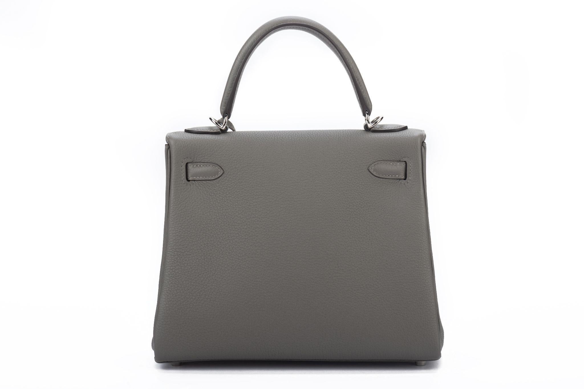 Hermes NIB Kelly 25 Retour Vert De Gris Neuf - En vente à West Hollywood, CA